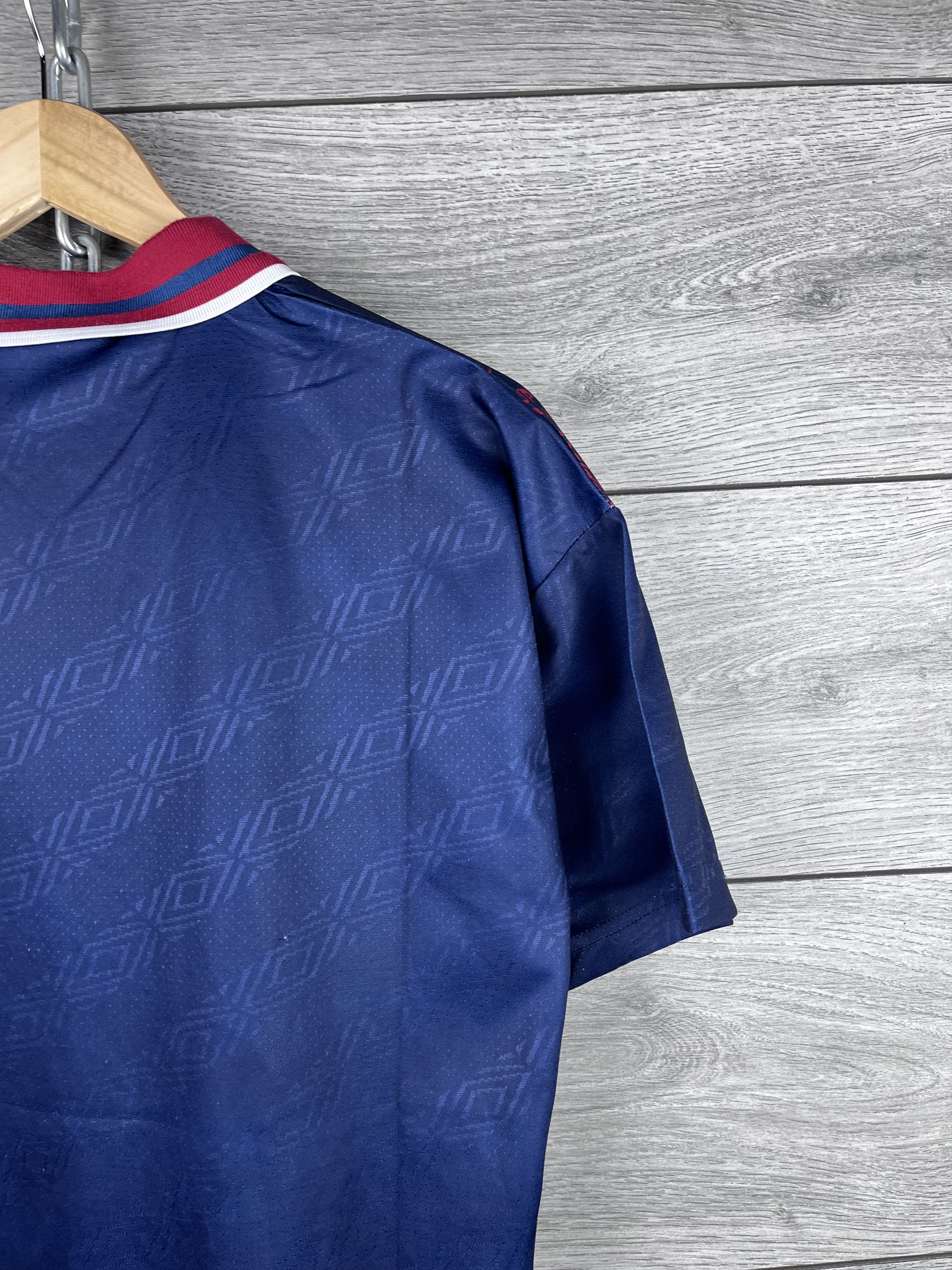 Umbro Vintage Umbro soccer jersey Ajax size s Size US S / EU 44-46 / 1 - 13 Thumbnail