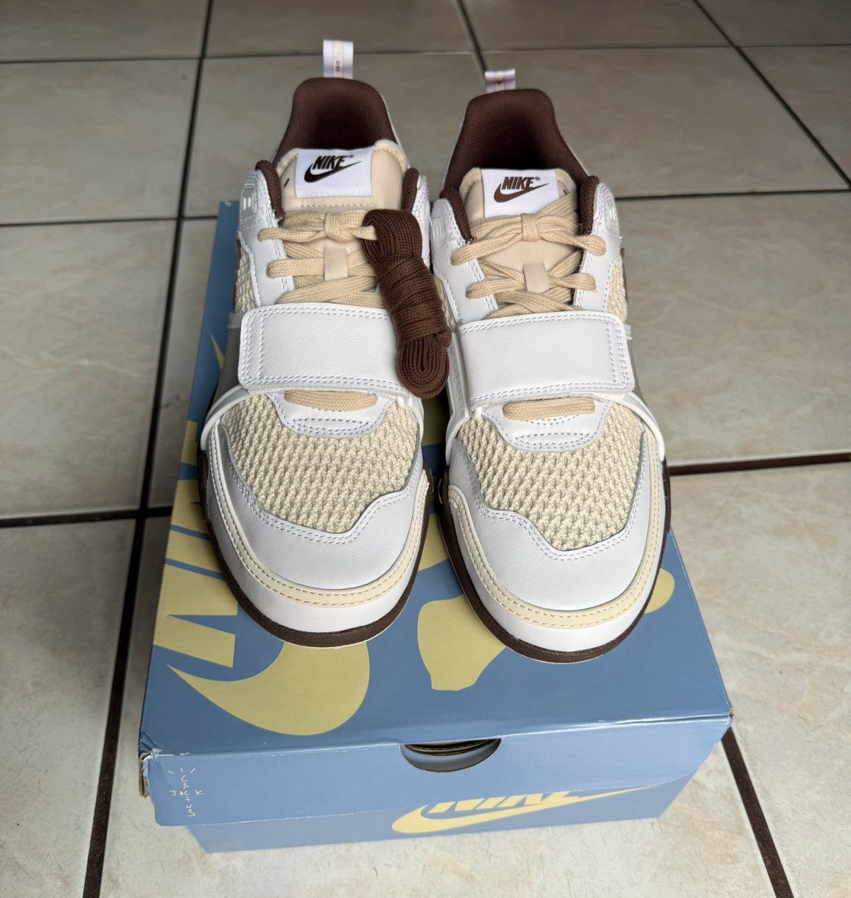 Travis Scott Nike Travis Scott Zoom Field JAXX Size US 10 / EU 43 - 2 Thumbnail