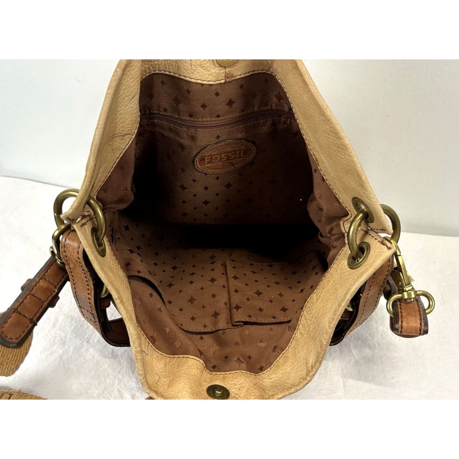 Fossil Fossil Explorer Leather Hobo Shoulder Crossbody Satchel Bag Purse Tan Camel Size ONE SIZE - 6 Thumbnail
