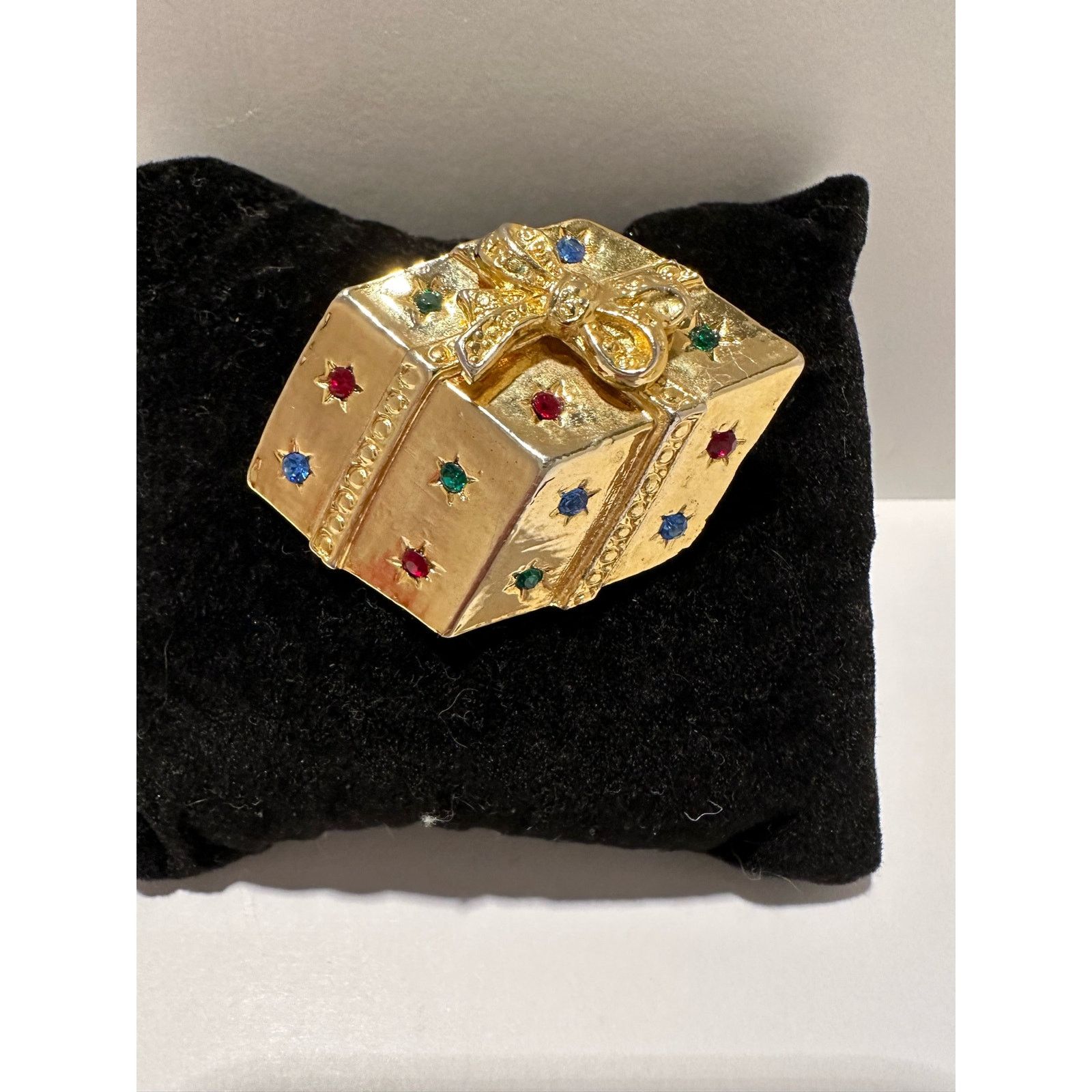 Other VTG Christmas Present Gift Gold Tone Rhinestones Brooch Pin Size ONE SIZE - 7 Thumbnail
