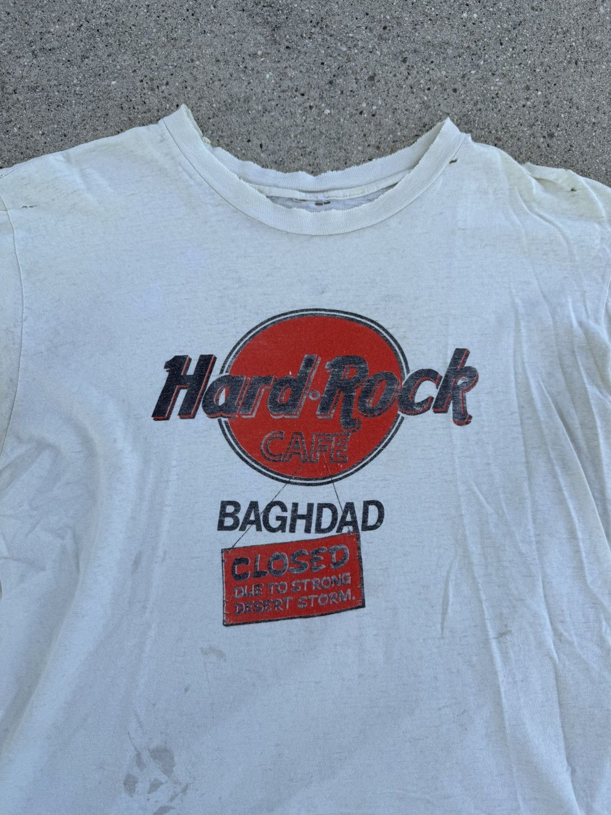Hard Rock Cafe Vintage Hard Rock Cafe Baghdad Tee Size US M / EU 48-50 / 2 - 2 Thumbnail