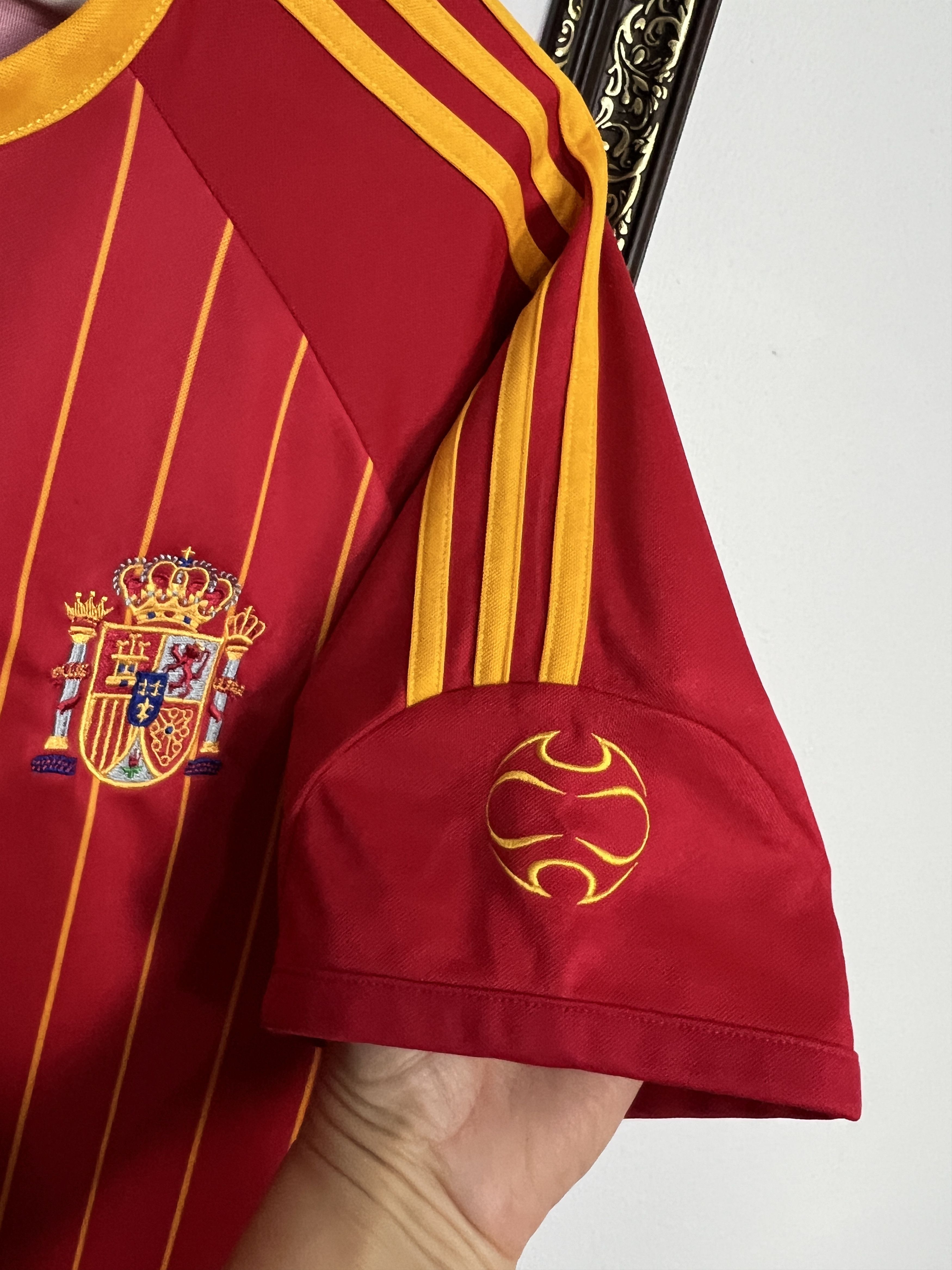 Adidas Spain Home football shirt 2005 Soccer Jersey Trikot Camiseta Size US L / EU 52-54 / 3 - 4 Thumbnail