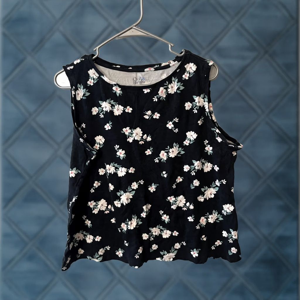 Croft & Barrow Croft & Barrow Women's Tank Black Floral The Classic Tank PL Petites Sleeveless Round Neck T-Shirt Top Casual Shirt Clothing Size L / US 10 / IT 46 - 1 Thumbnail