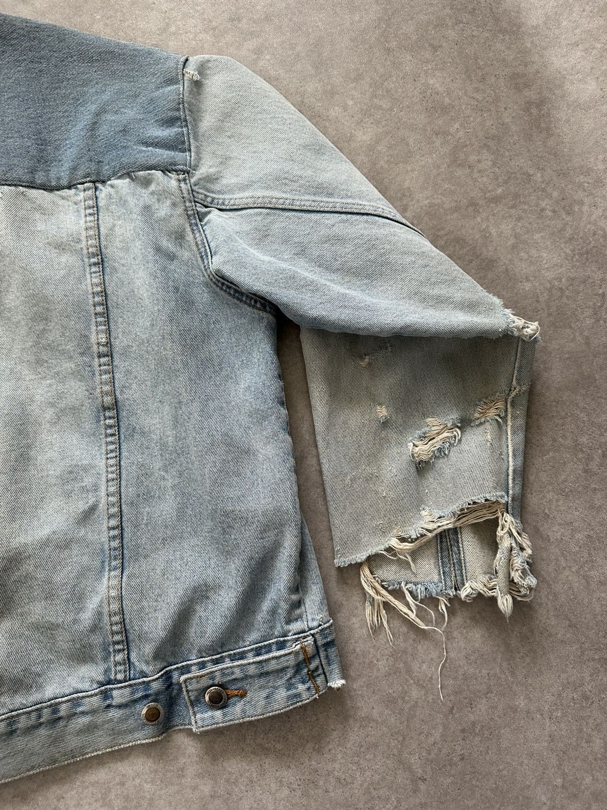 Vintage Vintage Sting Denim Jacket Thrashed Distressed Unique Rare Size US L / EU 52-54 / 3 - 18 Thumbnail