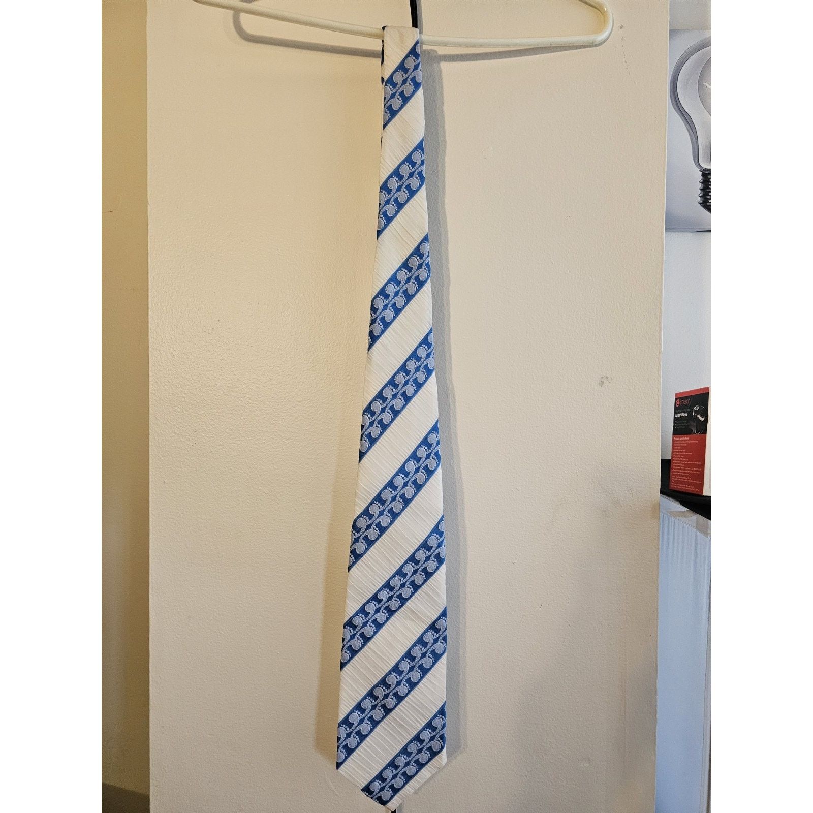 REGAL Vintage Designer Collection Regal Men's Necktie - White/Blue Size ONE SIZE - 1 Thumbnail
