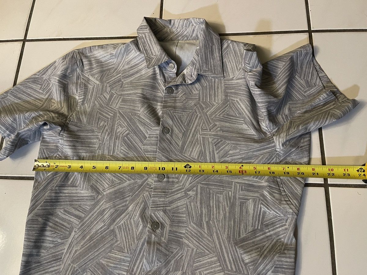 Lululemon Lululemon Airing Easy Shirt Small Gray Floral Pattern Vented Size US S / EU 44-46 / 1 - 4 Thumbnail