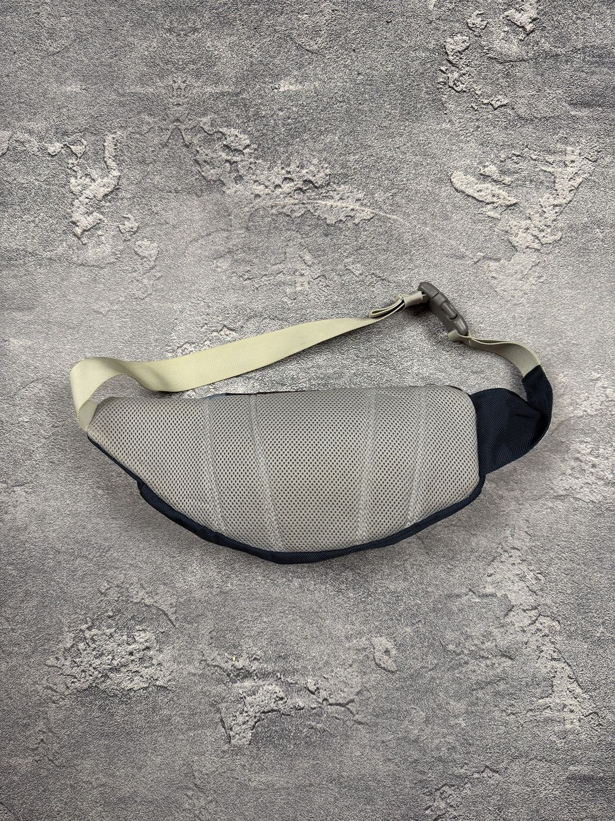 The North Face × Vintage Vintage The North face TNF Bag Messenger Bag vintage Size ONE SIZE - 2 Thumbnail