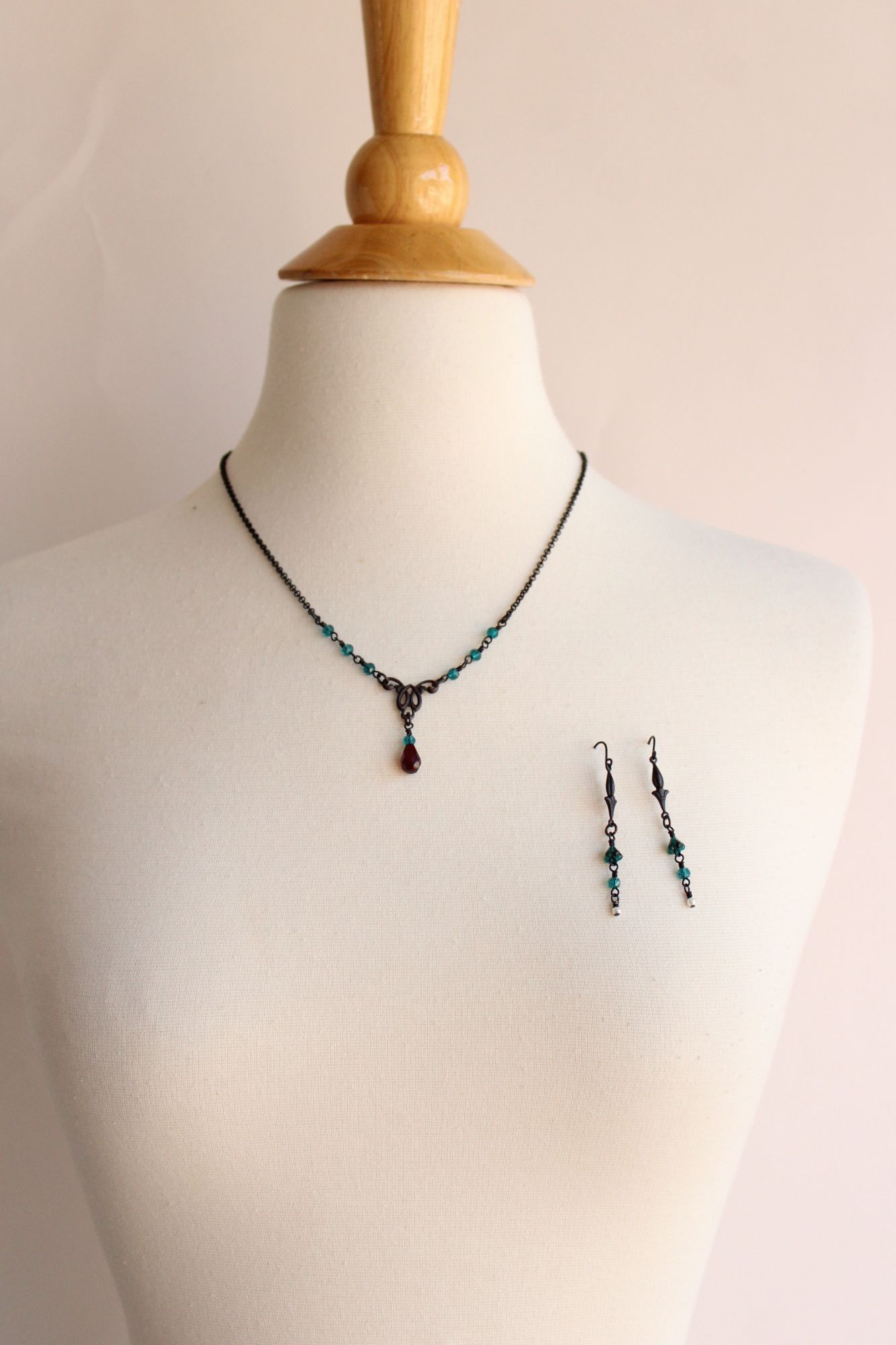 Handmade Handcrafted Necklace and Earring Set, Victorian Style, Green Size ONE SIZE - 8 Thumbnail