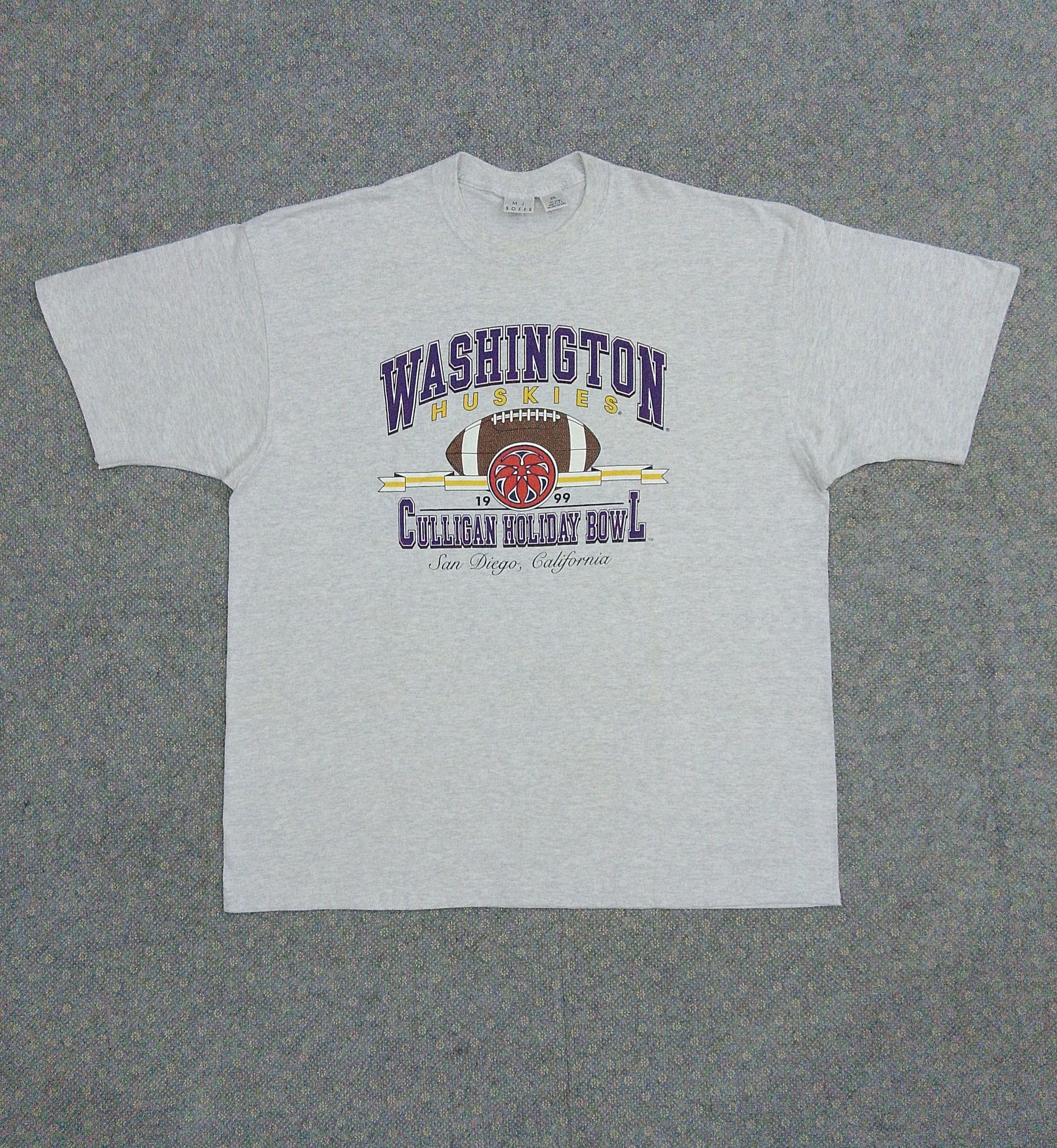 NCAA VTG 1999 WASHINGTON HUSKIES HOLIDAY BOWL TEE – 2XL USA MADE Size US XXL / EU 58 / 5 - 1 Thumbnail