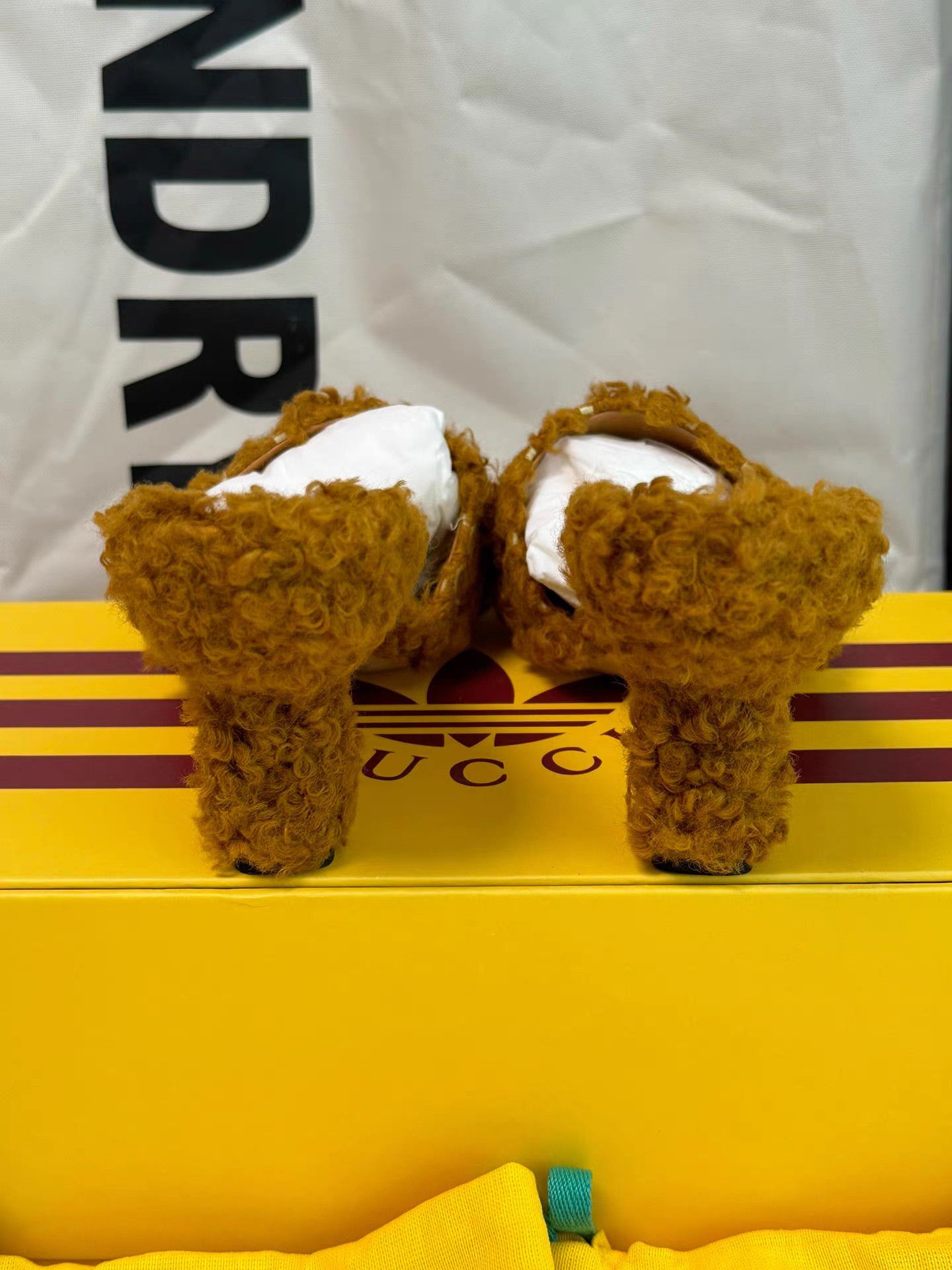 Gucci GUCCI x adidas Teddy Terry Slides K6 Size US 9 / IT 39 - 4 Thumbnail