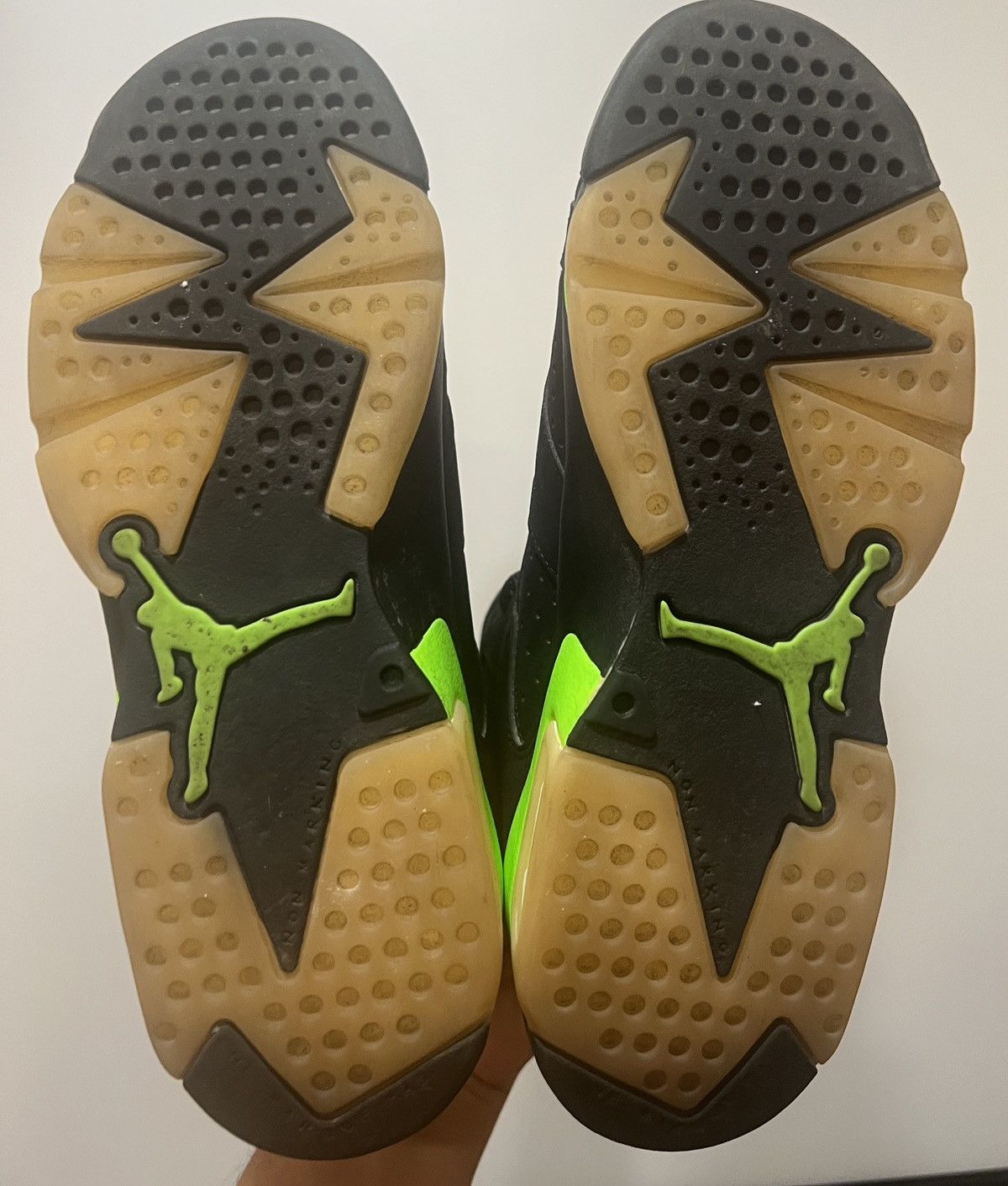 Nike SIZE 6 MEN - Jordan 6 Retro Electric Green Size US 6 / EU 39 - 7 Thumbnail