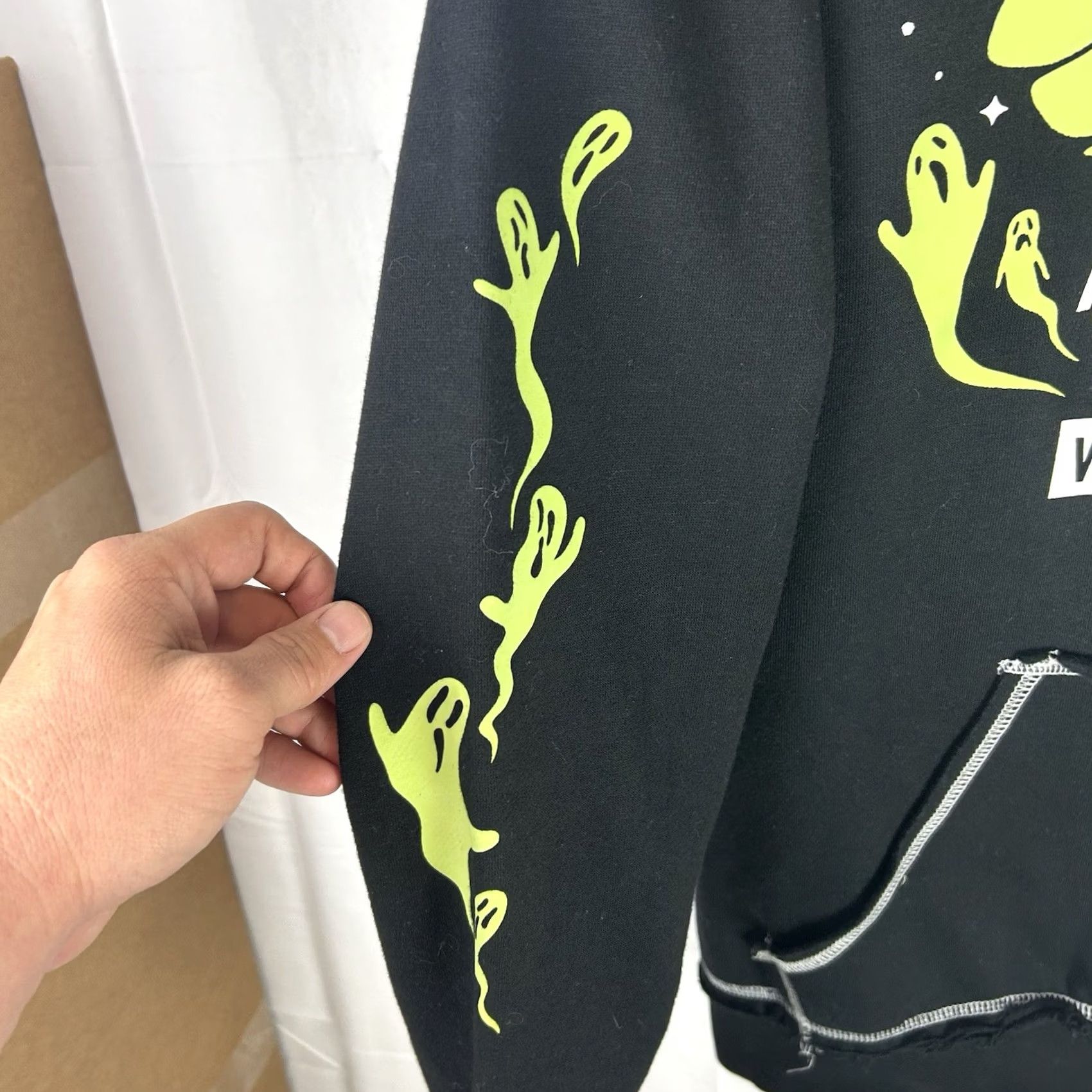 Hot Topic Hot Topic Beetlejuice Ghost House Lydia Deetz Ghostie Hoodie Size M Black Hooded Graphic Print Pullover 80s 90s Halloween Movie Men"} Size US M / EU 48-50 / 2 - 6 Thumbnail