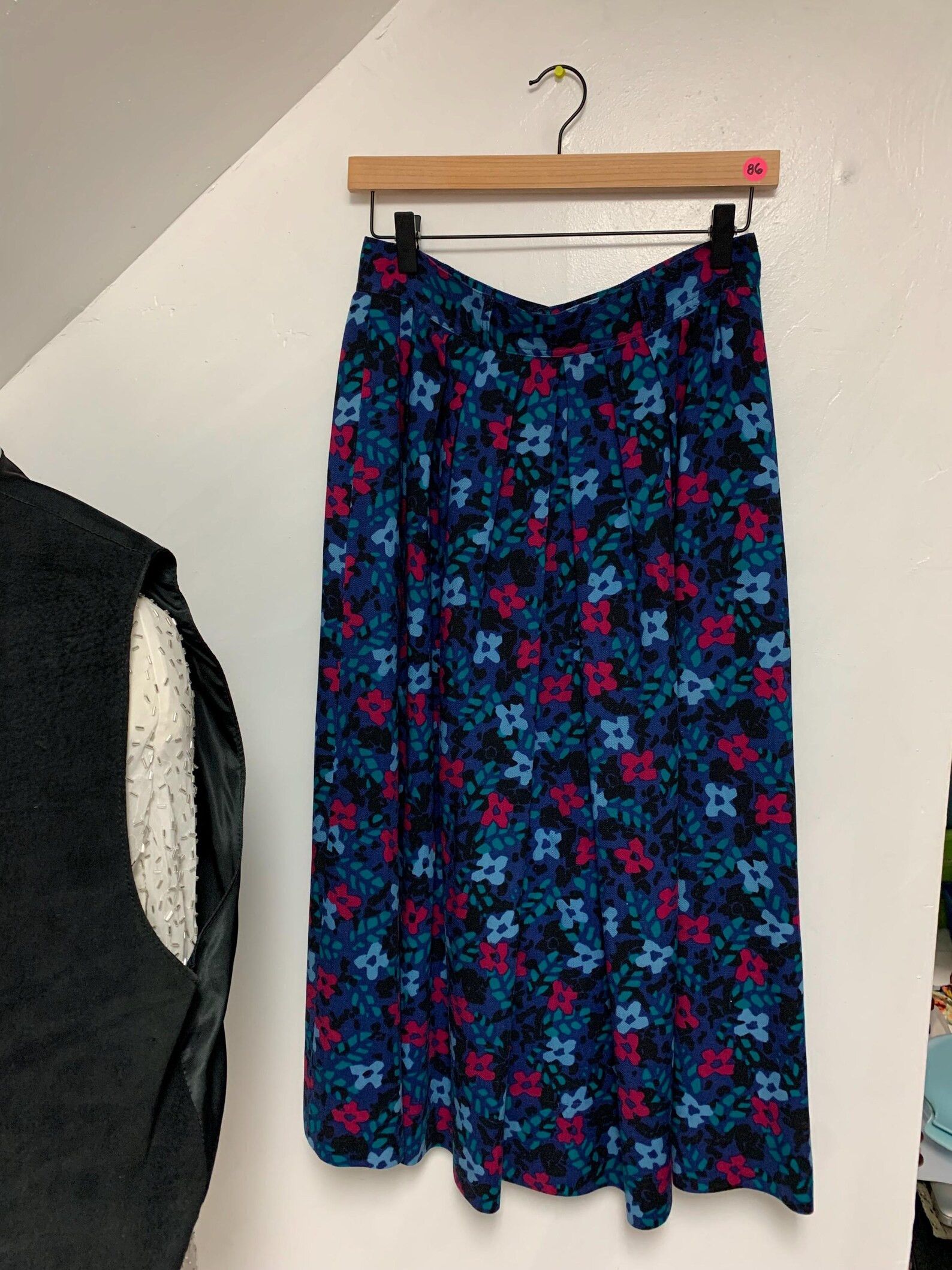 Guy Laroche × Vintage Vintage Guy Laroche Wool Pleated Midi Skirt with Flowers Size 26" / US 2 / IT 38 - 7 Thumbnail