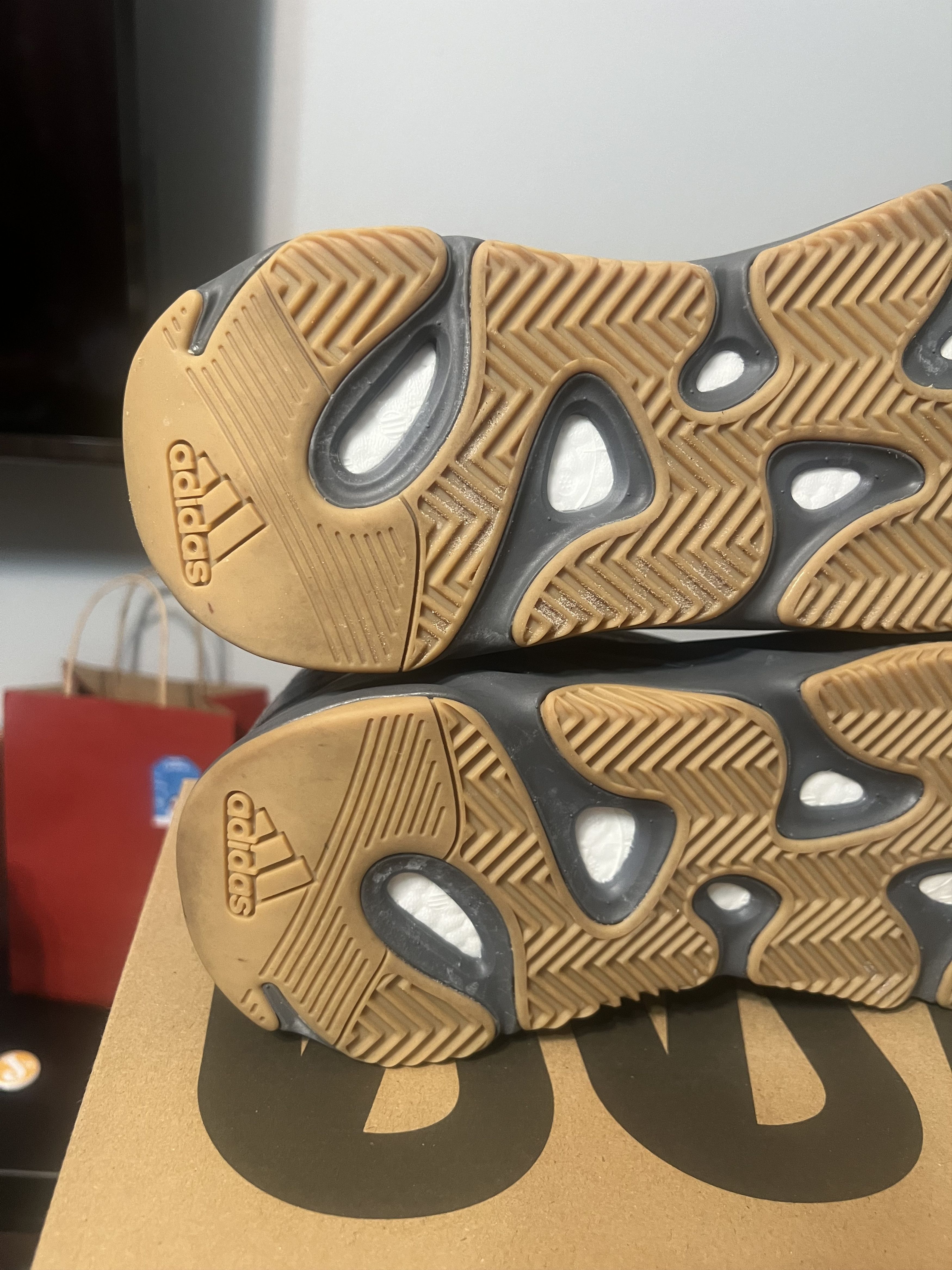 Yeezy Yeezy Boost 700 Tephra Size US 9 / EU 42 - 6 Thumbnail