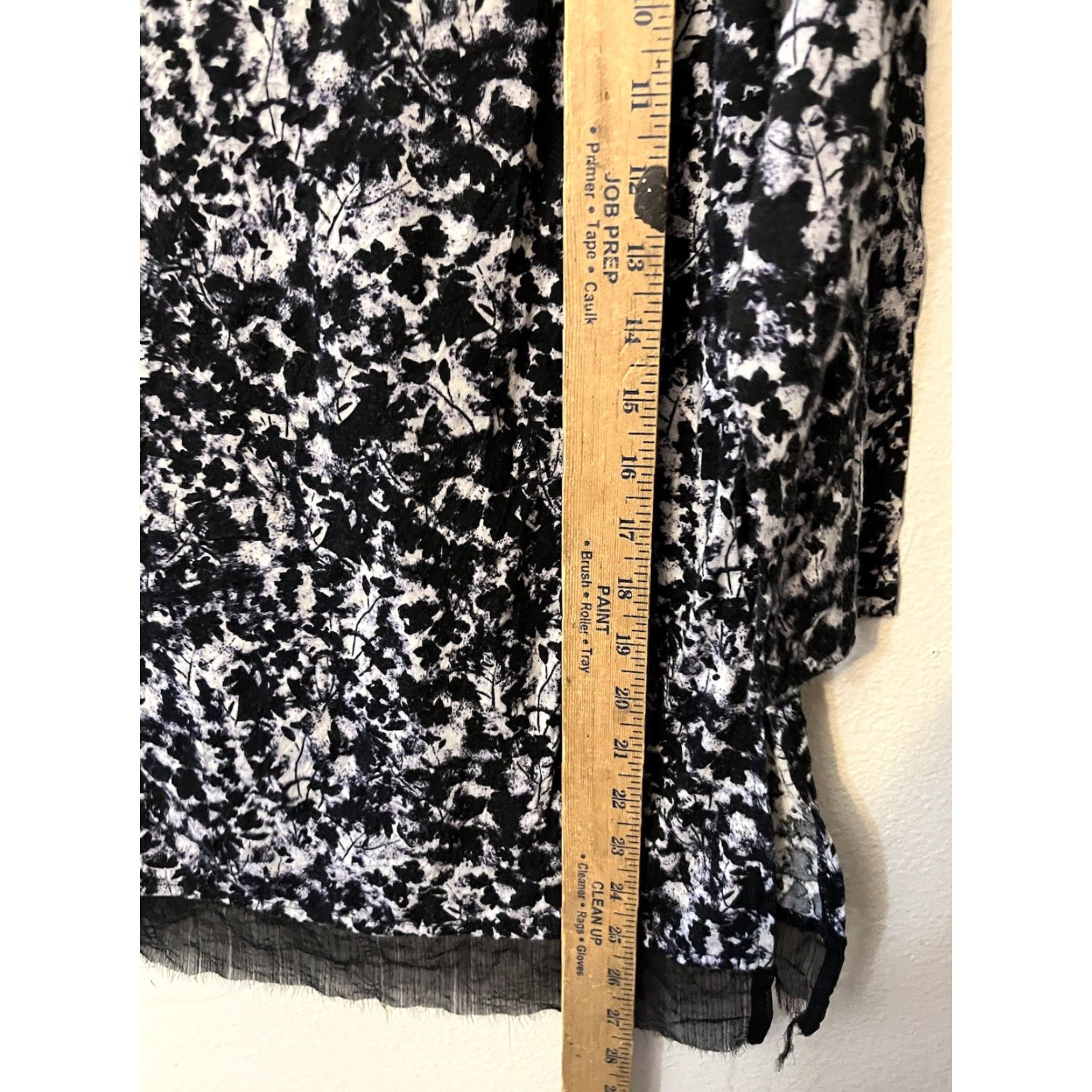 Vintage Simply Vera Wang Blouse Shirt Knit Top Woman's 3/4 Sleeve Black Floral Sz Small Rayan Polyester Spandex Knit Round Neck Adult Womens Size S / US 4 / IT 40 - 4 Thumbnail