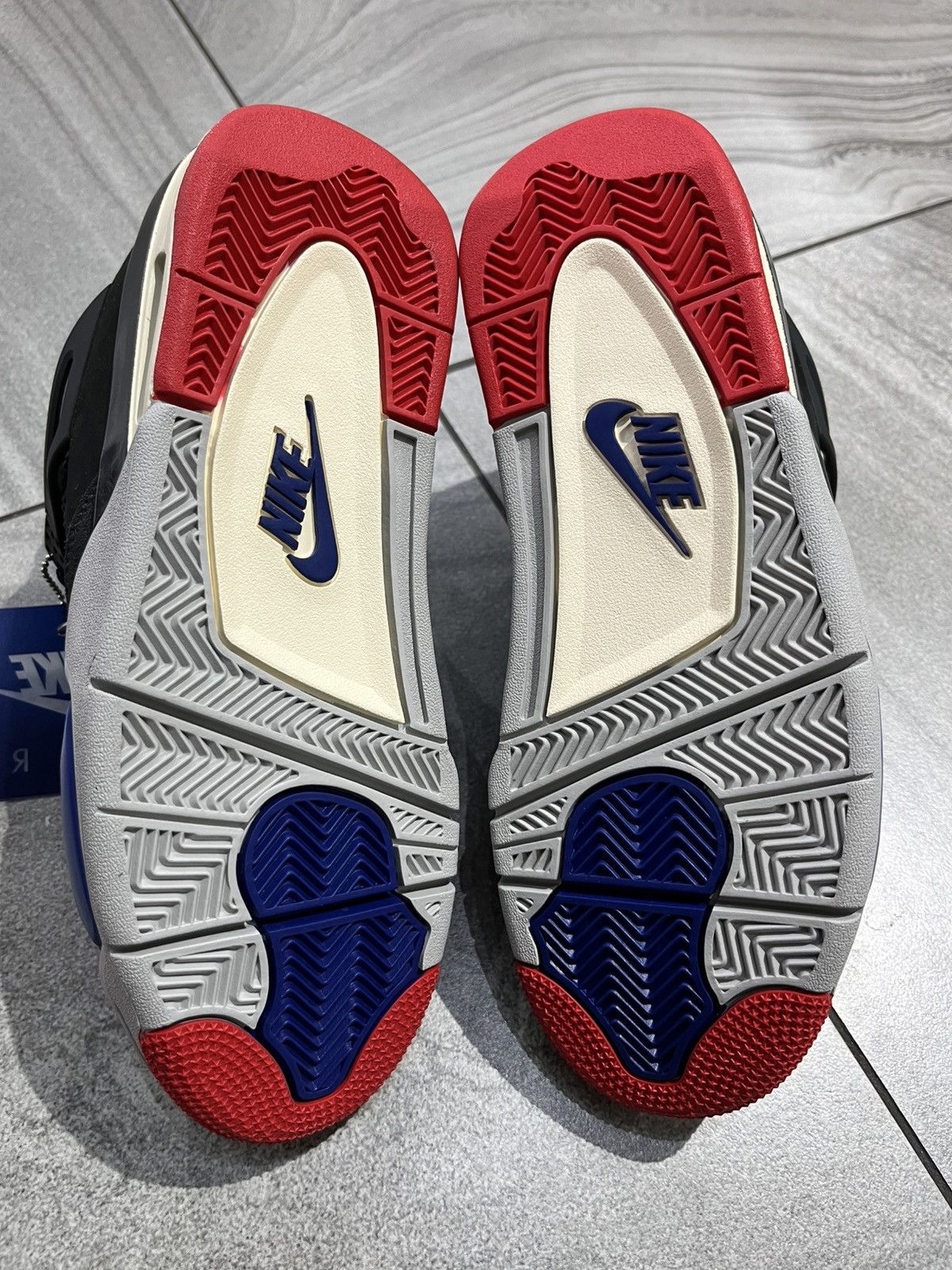 Jordan Brand × Nike Air Jordan 4 Rare Air Size US 7 / EU 40 - 14 Thumbnail
