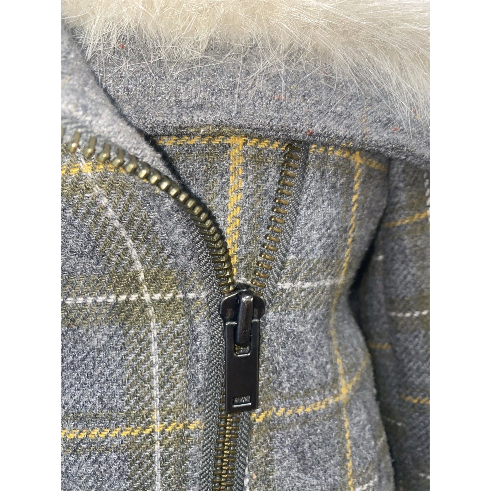 Banana Republic Banana Republic Women's Plaid Faux Fur Trim Zip Jacket XS Size XS / US 0-2 / IT 36-38 - 2 Thumbnail
