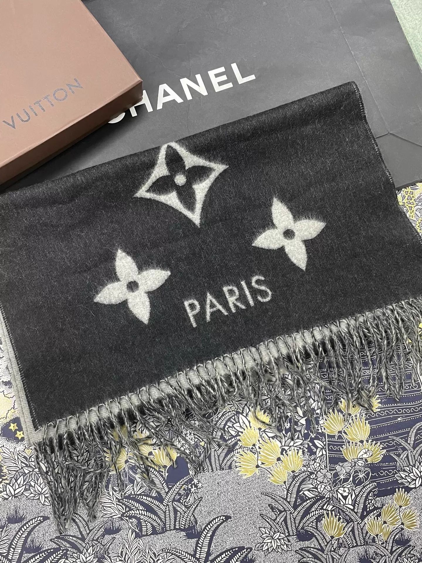 Louis Vuitton LV Black & Gray Color Blocked Monogram Wool Scarf Size ONE SIZE - 1 Thumbnail