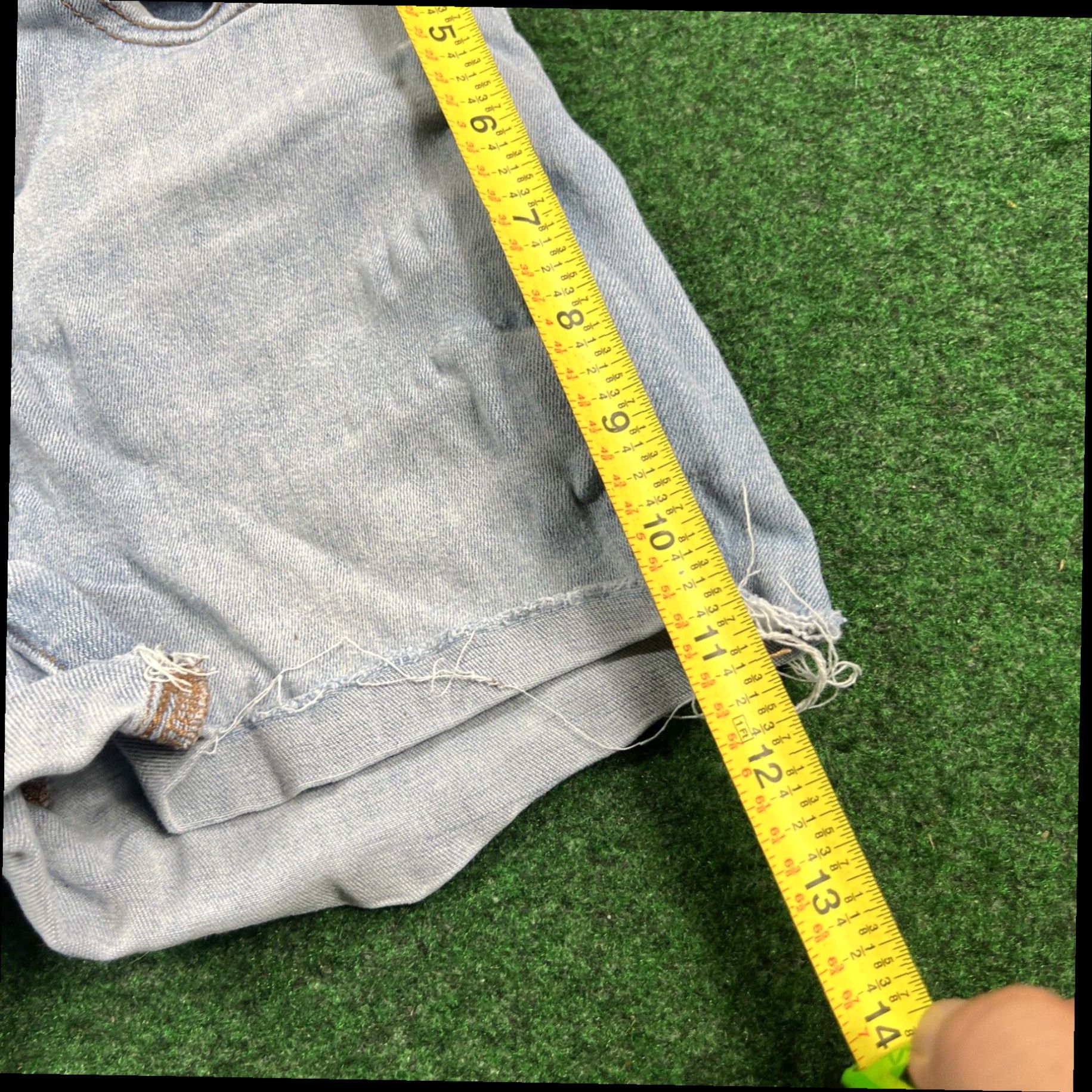 American Eagle Outfitters American Eagle Women Shorts 00 Blue Light Wash Next Level Stretch Cuff Inseam 2" Size 40" / US 18 - 7 Thumbnail