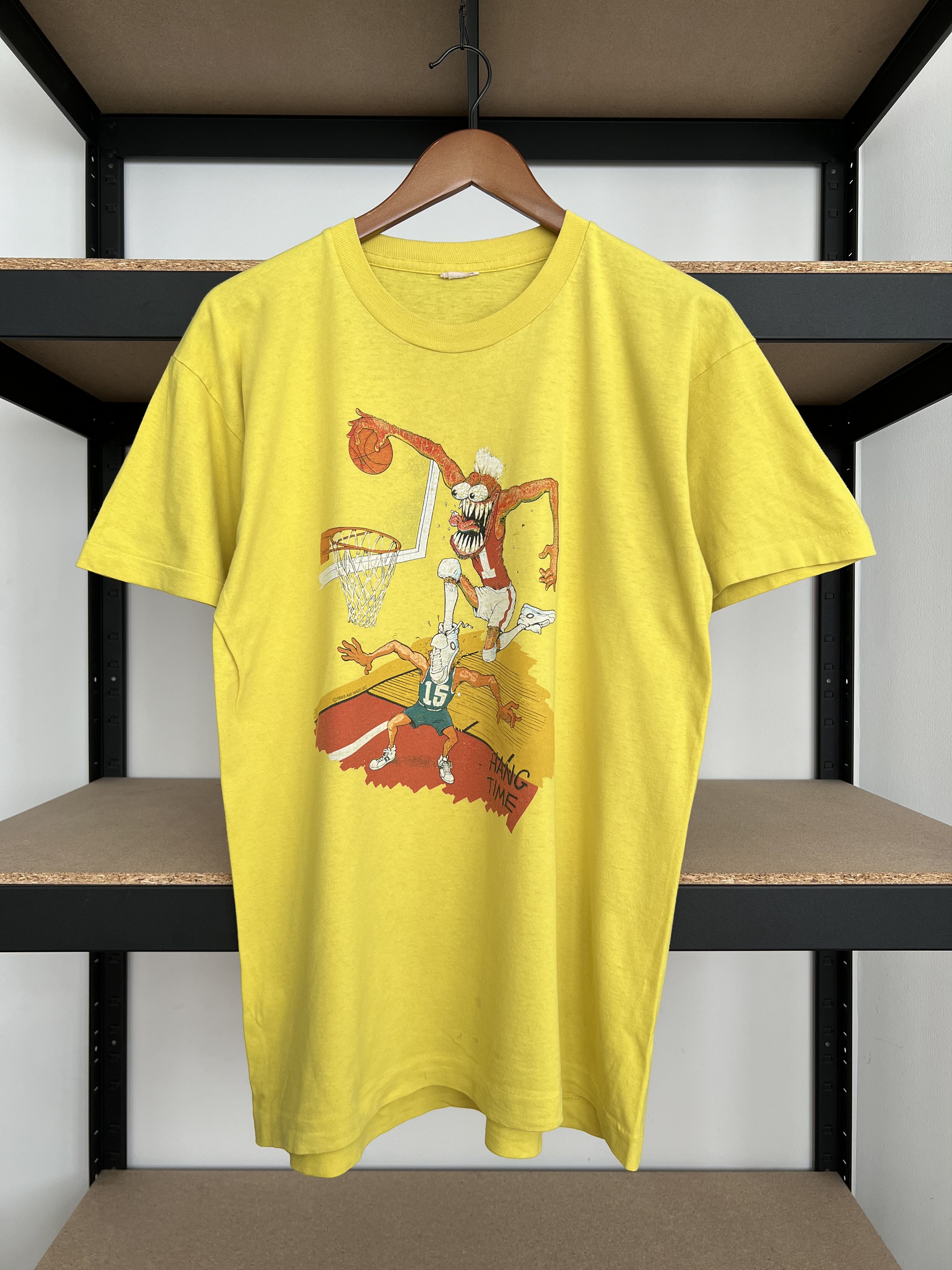 Vintage Vintage 1988 Air Waves Hang Time NBA Basketball Art T-shirt Size US L / EU 52-54 / 3 - 1 Thumbnail