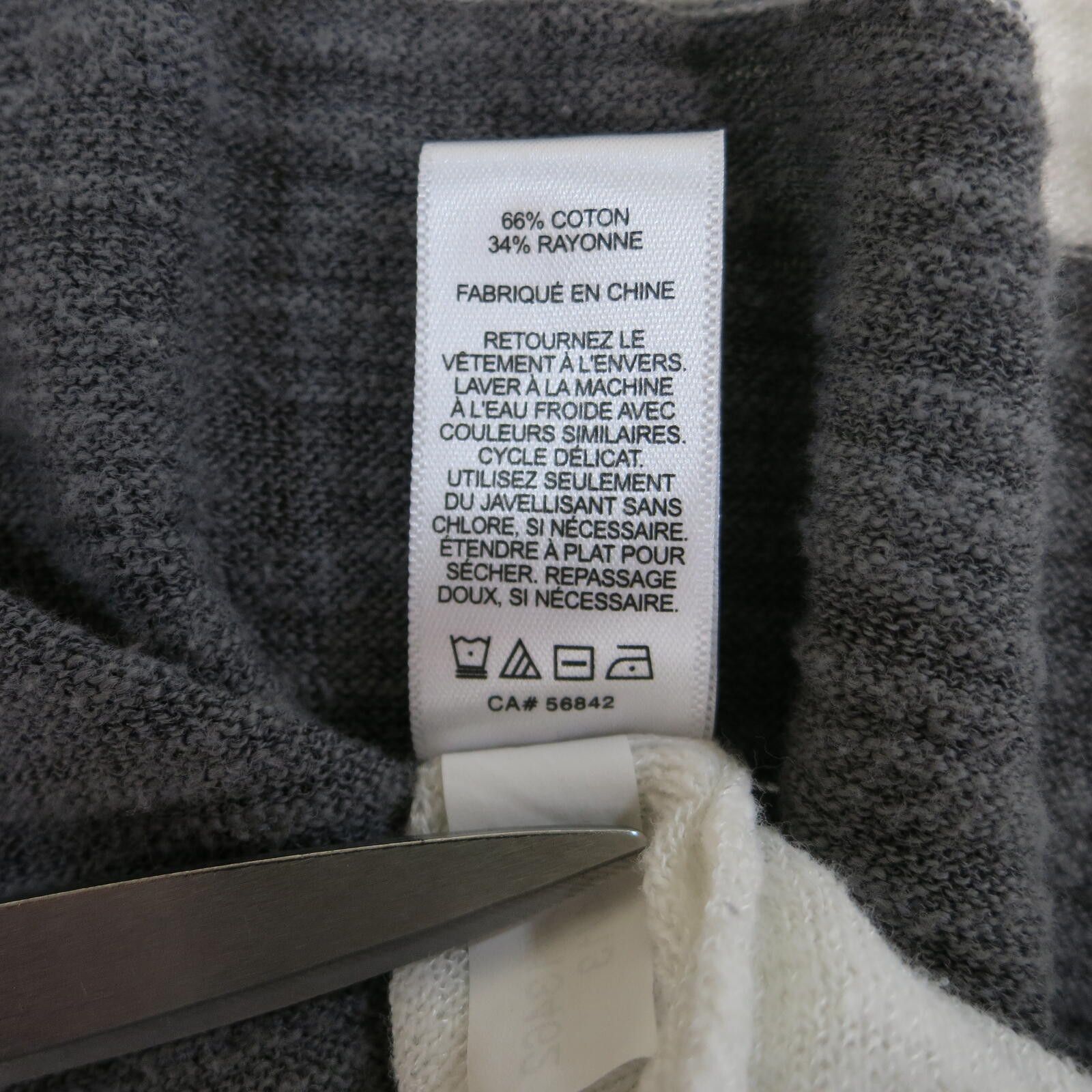 Express Express Gray and White Striped Lightweight Sweater Size S Size S / US 4 / IT 40 - 5 Thumbnail