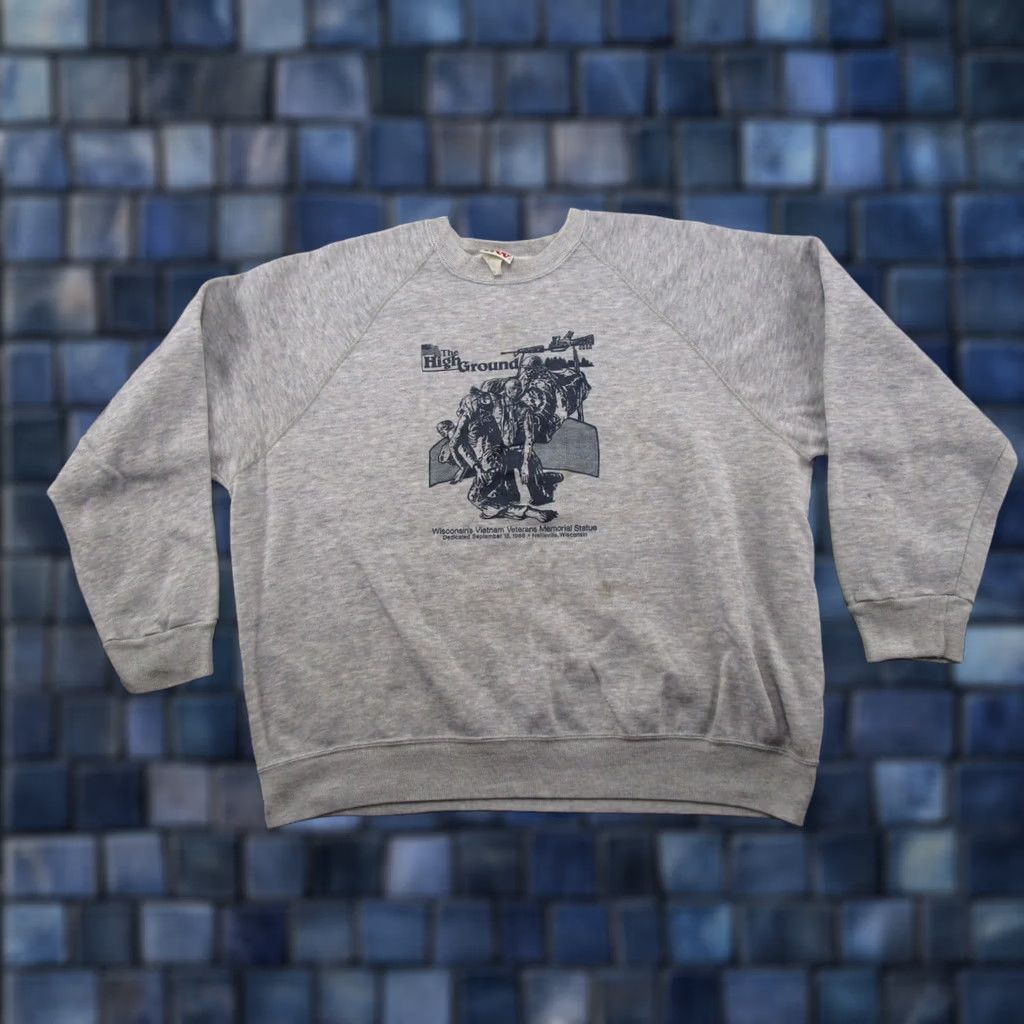 Vintage VINTAGE Wisconsin Memorial Statute Military Sweatshirt 2XL Gray Cotton Pullover Crew Neck Men Sports 80s Hooded Winter Spring Fall Mens Size US XXL / EU 58 / 5 - 1 Thumbnail