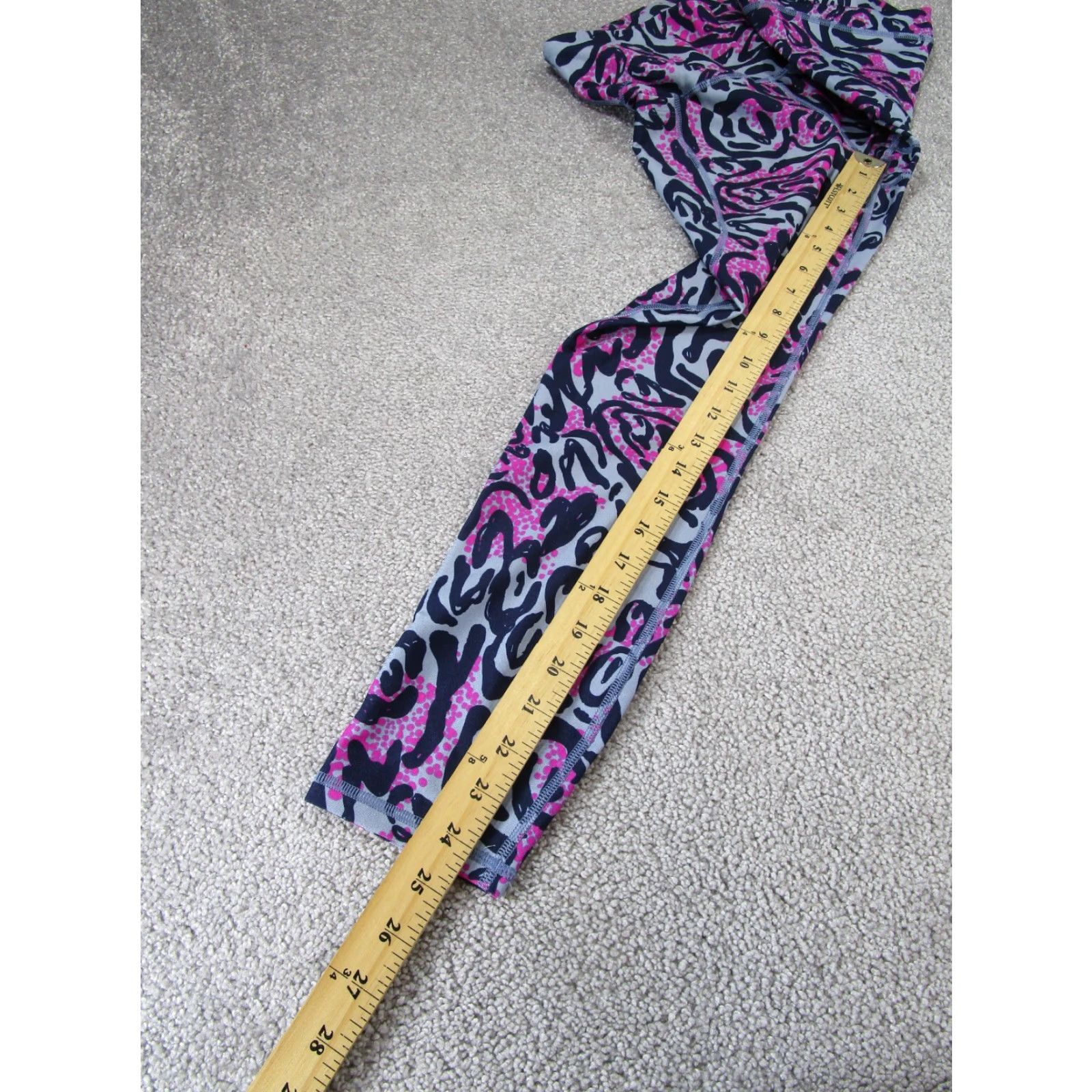 Under Armour UNDER ARMOUR Compression Leggings Womens Medium Cropped Pink Abstract Activewear Size 32" / US 10 / IT 46 - 3 Thumbnail