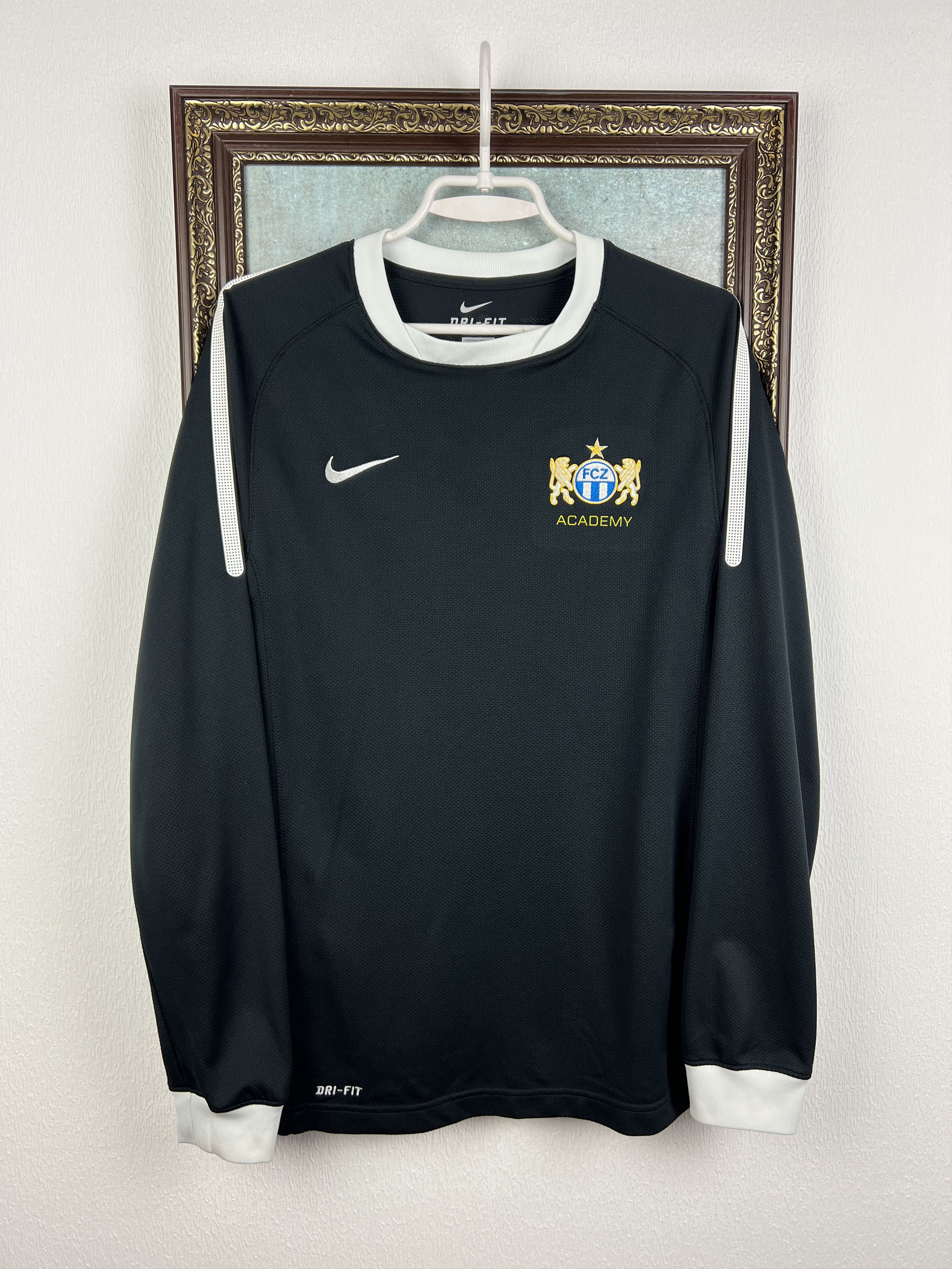 Nike Zurich Away football shirt Long Sleeve U13 Match Worn Jersey Size US S / EU 44-46 / 1 - 1 Thumbnail