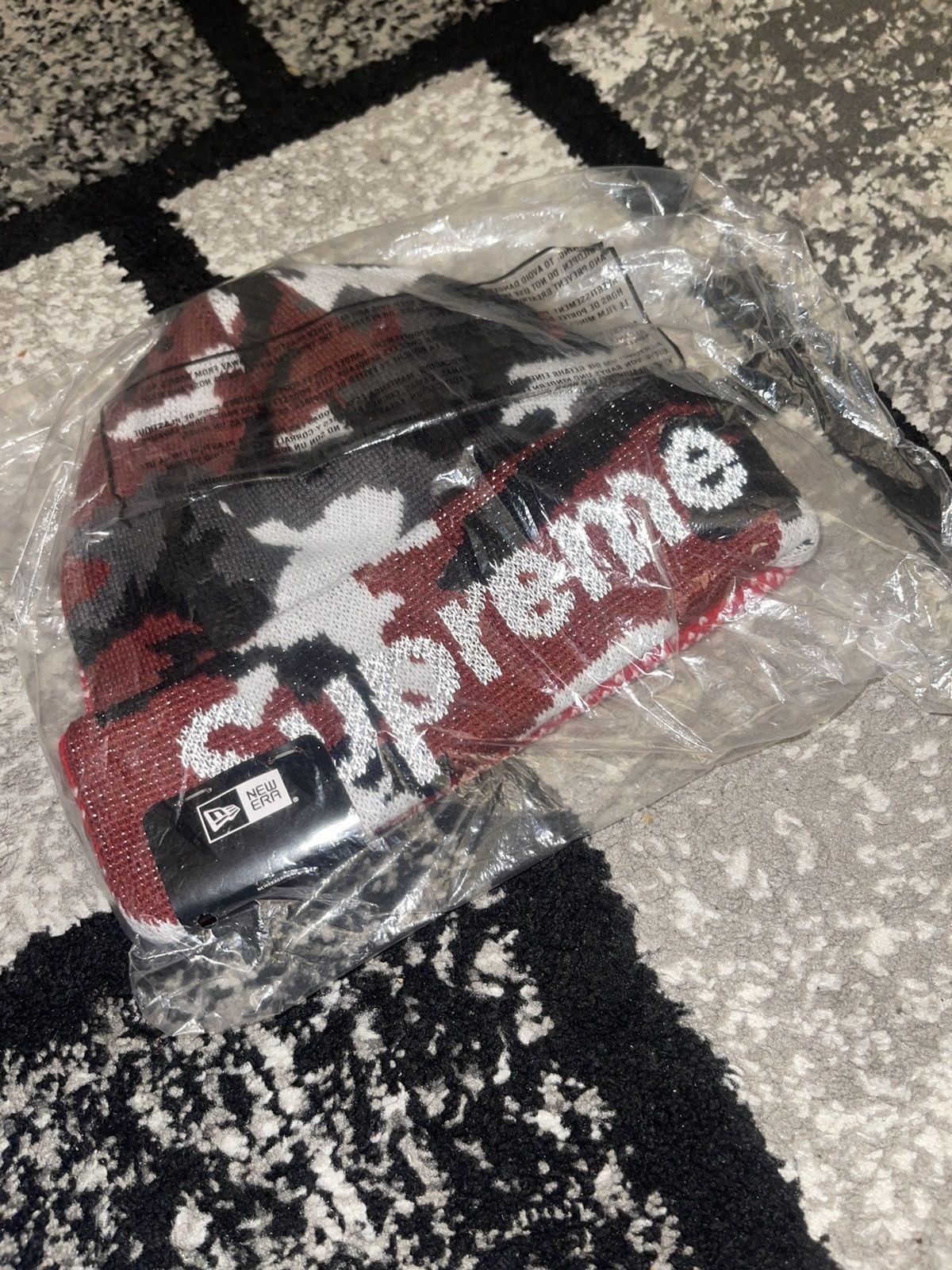 New Era Split Beanie Supreme | Grailed