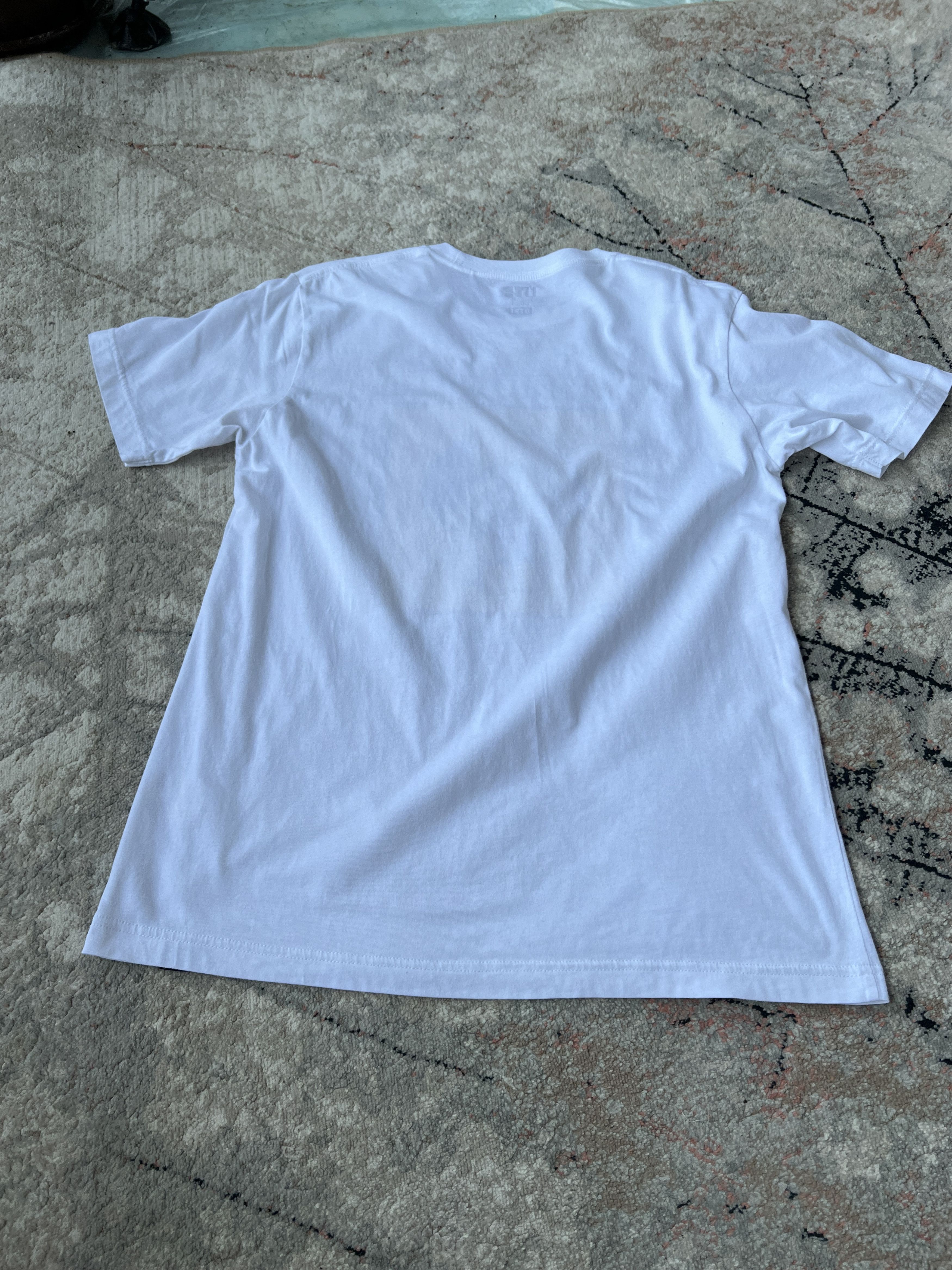 Japanese Brand Uniqlo BT21 Passionate Chimmy T-Shirt Size US L / EU 52-54 / 3 - 4 Thumbnail