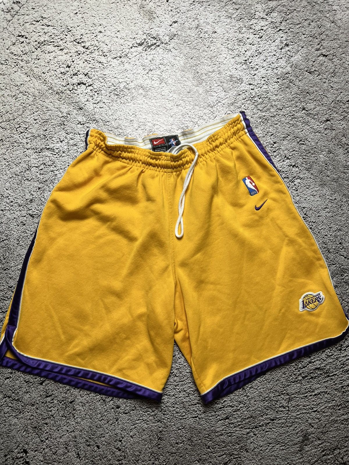 Nike GAME ISSUE⁉️90’s Los Angeles Lakers nike shorts kobe Bryant Size US 34 / EU 50 - 1 Thumbnail