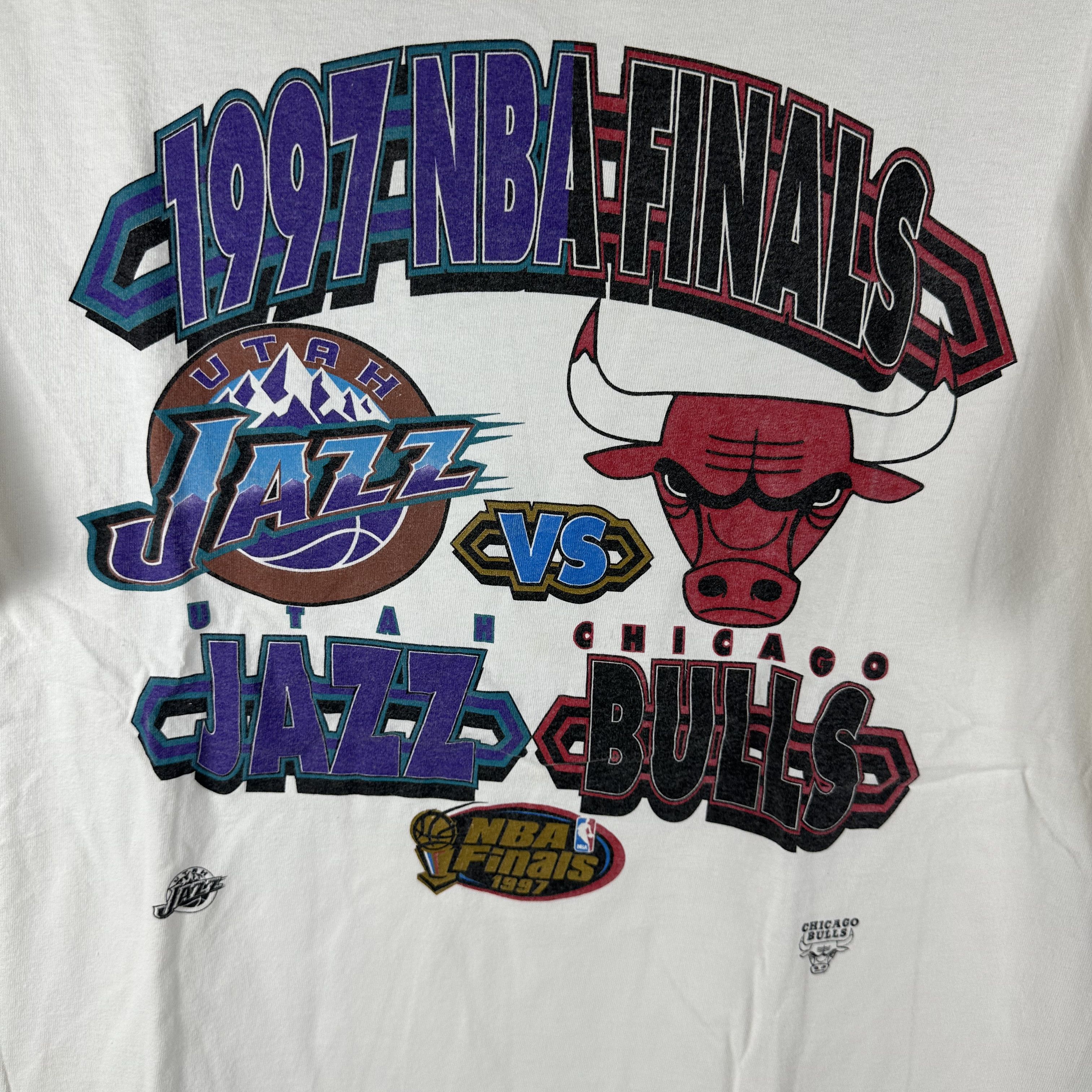 Vintage Vintage 1997 NBA Finals Utah Jazz VS Chicago Bulls T-shirt Size US XL / EU 56 / 4 - 2 Thumbnail