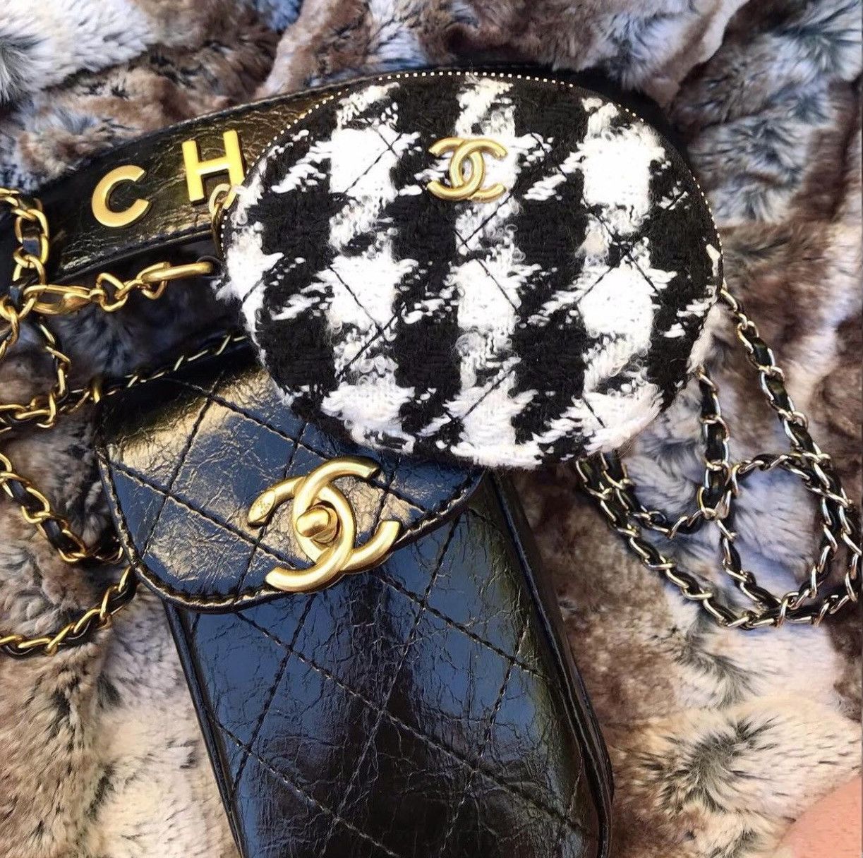 image of Chanel Make Up Vip Bag Coin Purse & Pouch Counter Gift in Black, Women's