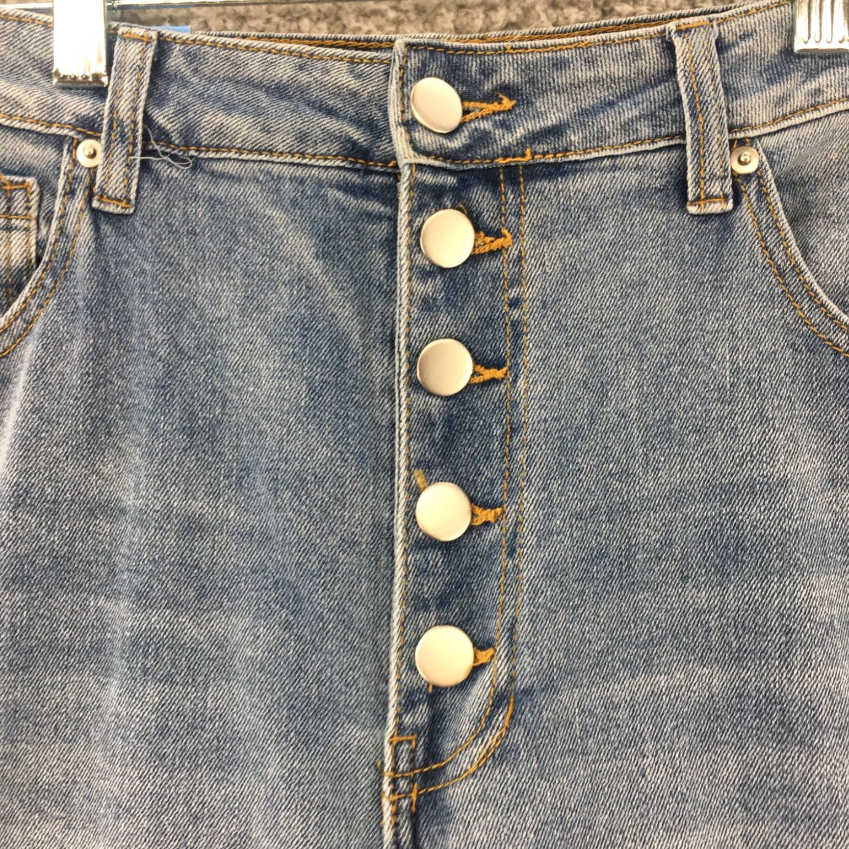 Vintage ABOUND Mom Jeans Womens 31 Blue Light Wash Denim Button Fly Ripped Knee Hi Rise Jeans Womens 31 Blue Light Wash Distressed Pockets 5-Pocket Denim Size 24" / US 00 / IT 34 - 5 Thumbnail