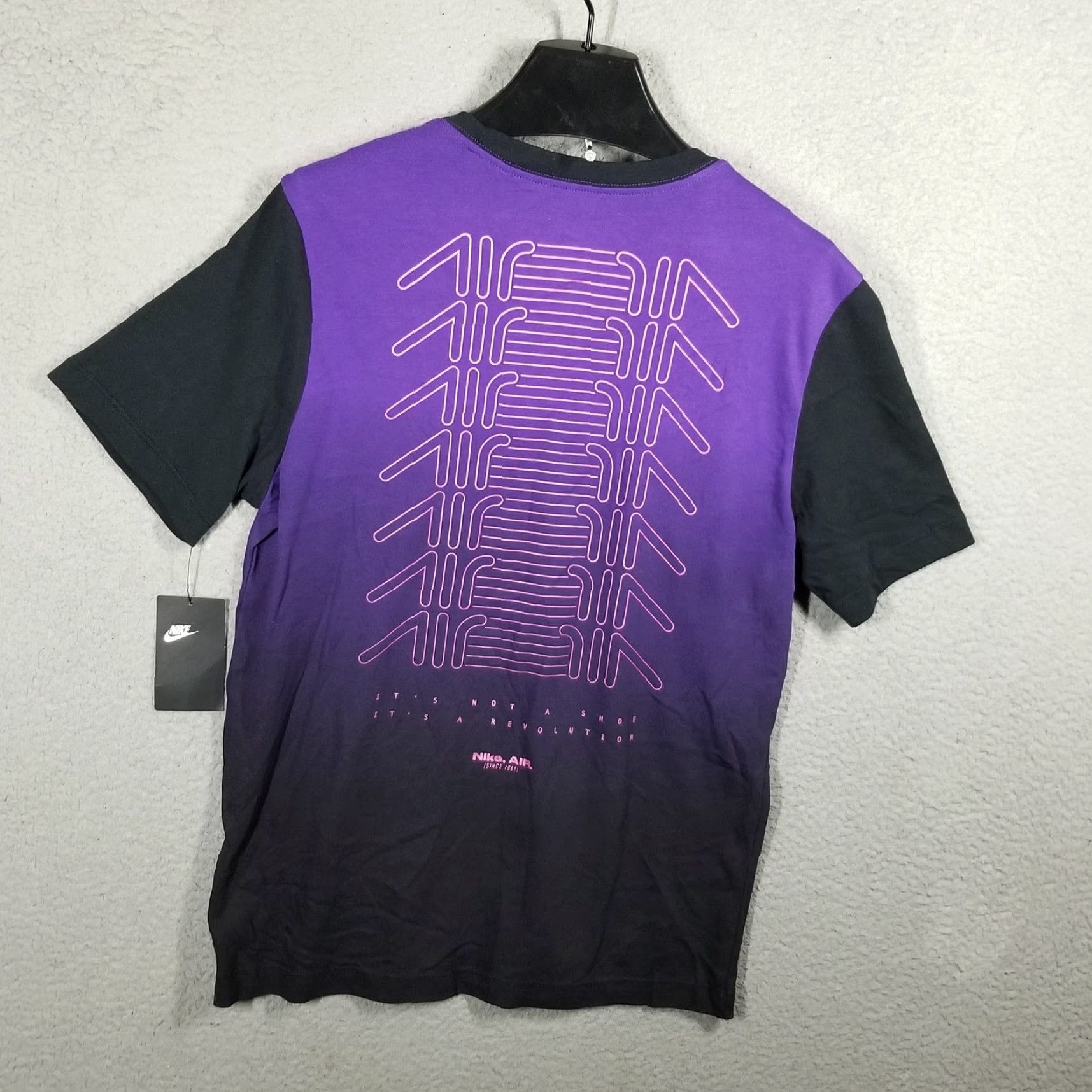 Nike Nike T-Shirt Mens Small Purple Graphic Nike Air 1987 Swoosh Streetwear CI2988-547 Size US S / EU 44-46 / 1 - 2 Thumbnail