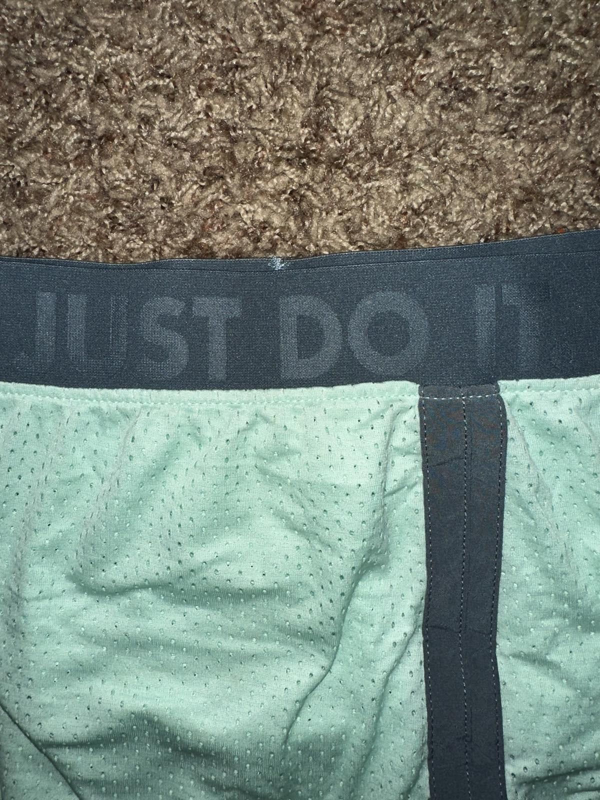 Nike Nike Women’s Flat Front Elastic Waist Dri-Fit Mesh Running Shorts Size 26" / US 2 / IT 38 - 4 Thumbnail