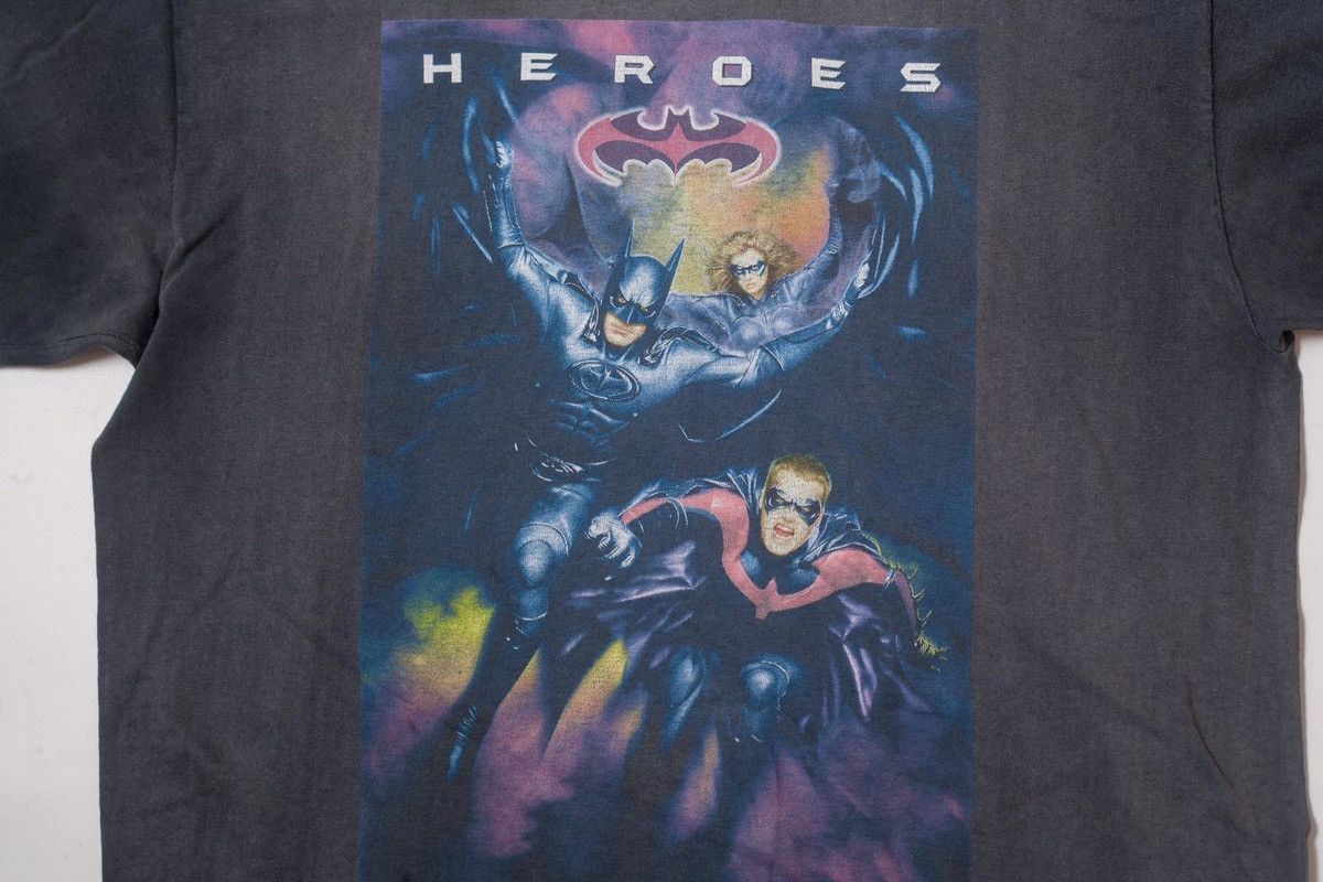 Warner Bros Vintage 1997 Batman & Robin Heroes and Villians movie shirt Size US L / EU 52-54 / 3 - 7 Thumbnail