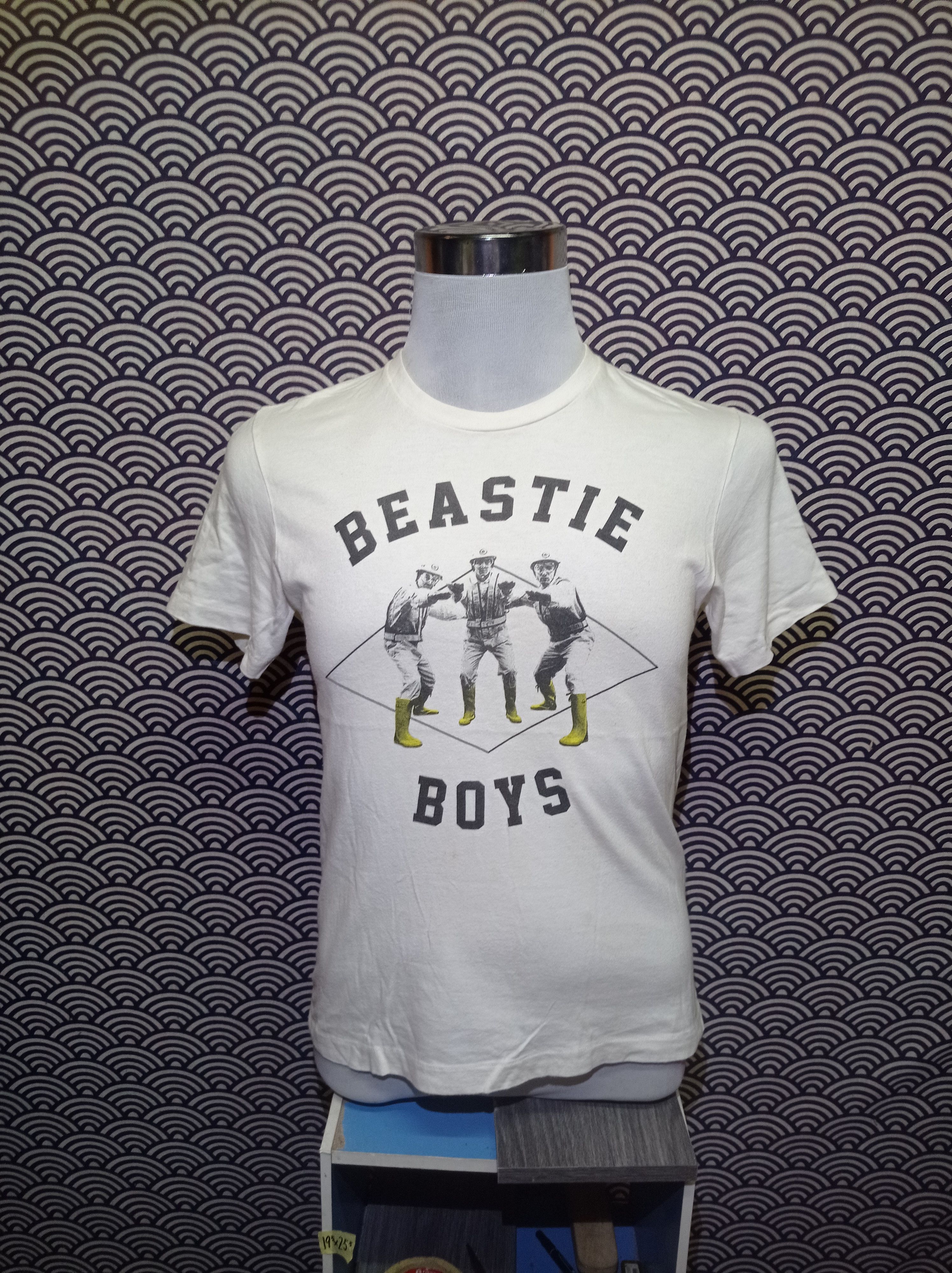 Uniqlo Band beastie boys x ut single single #RL23 Size US S / EU 44-46 / 1 - 1 Thumbnail