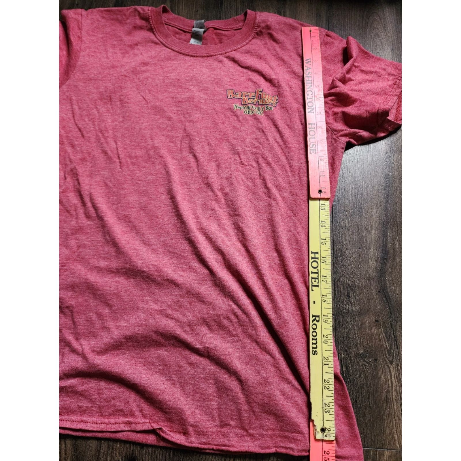 Gildan Mens M Barefoot Bernies Tropical Grill and Outer Banks NC Funny T Shirt Distress Size US M / EU 48-50 / 2 - 3 Thumbnail