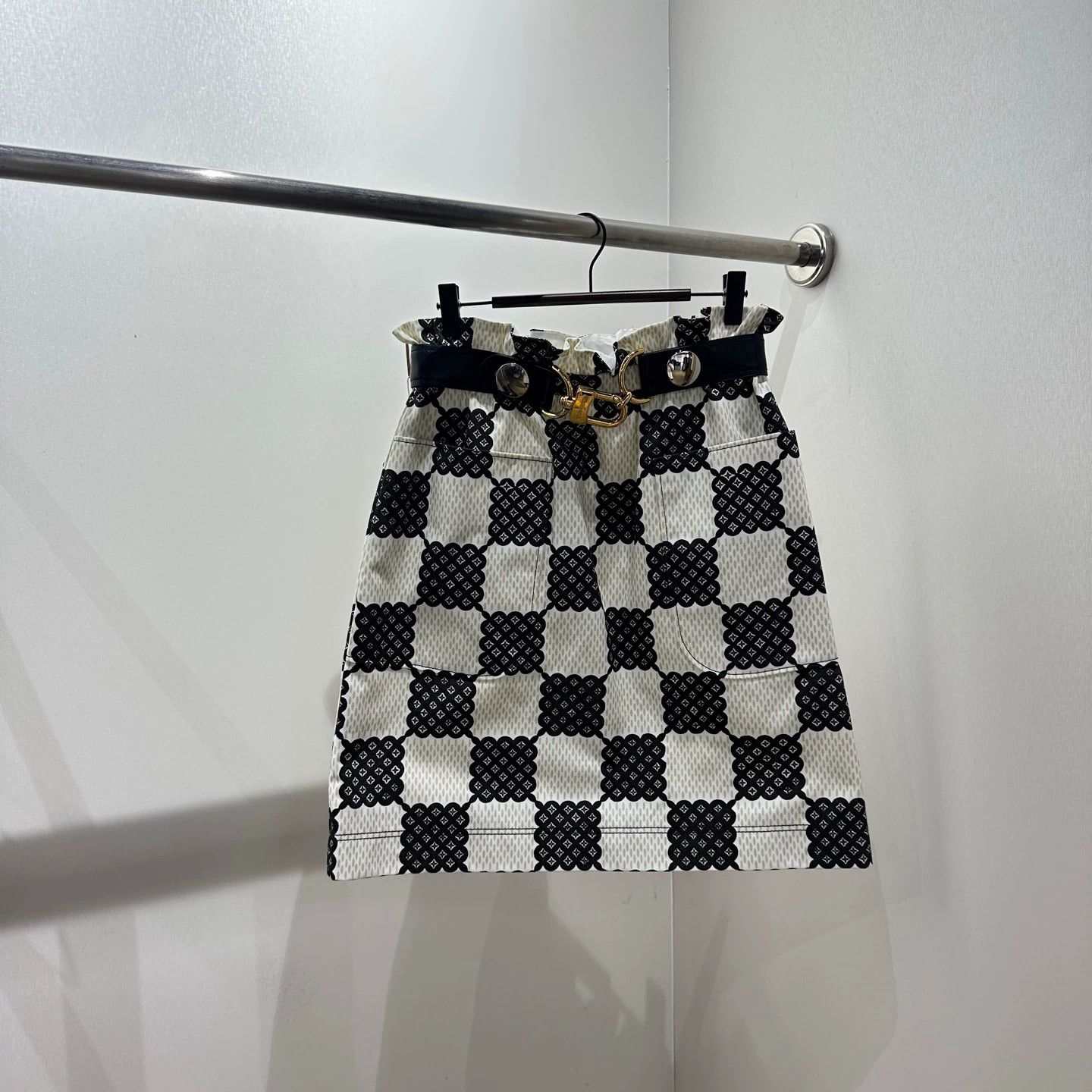 Louis Vuitton LOUIS VUITTON Damier Lock Belted Skirt 36 Cotton Size 26" / US 2 / IT 38 - 1 Thumbnail