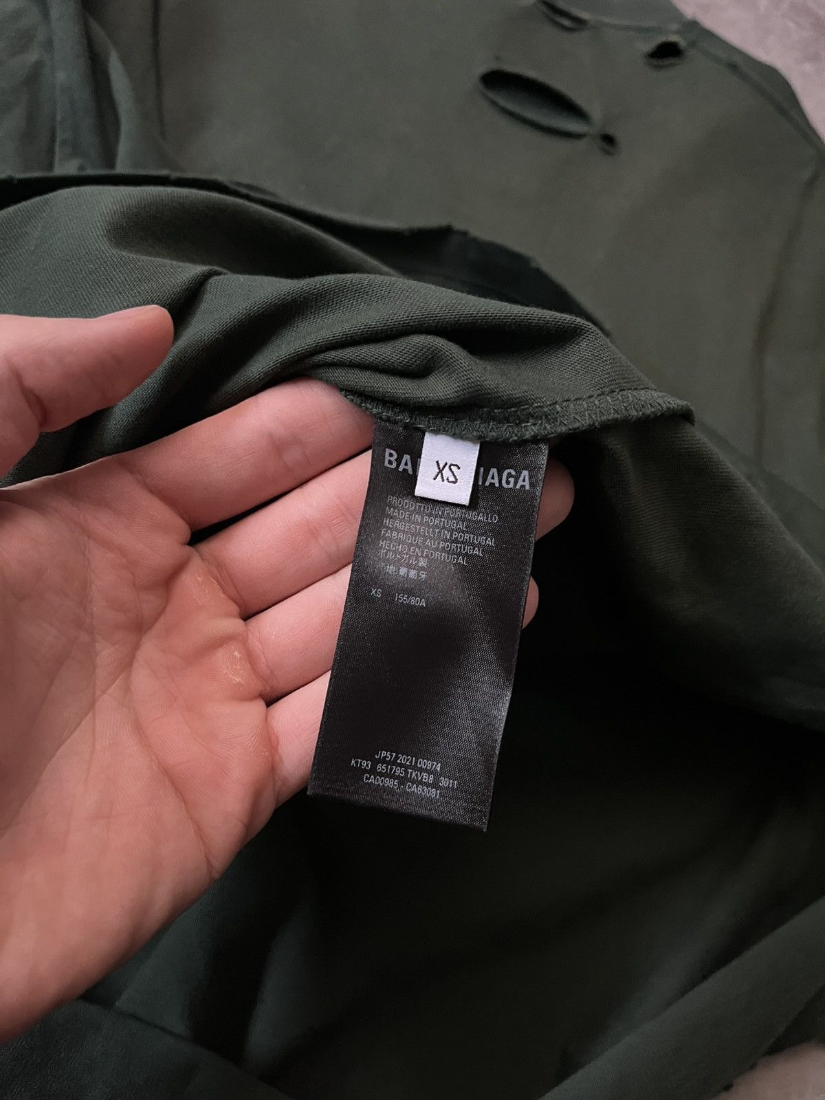 Balenciaga Balenciaga Caps destroyed T-shirt bottle green Size US XS / EU 42 / 0 - 8 Thumbnail