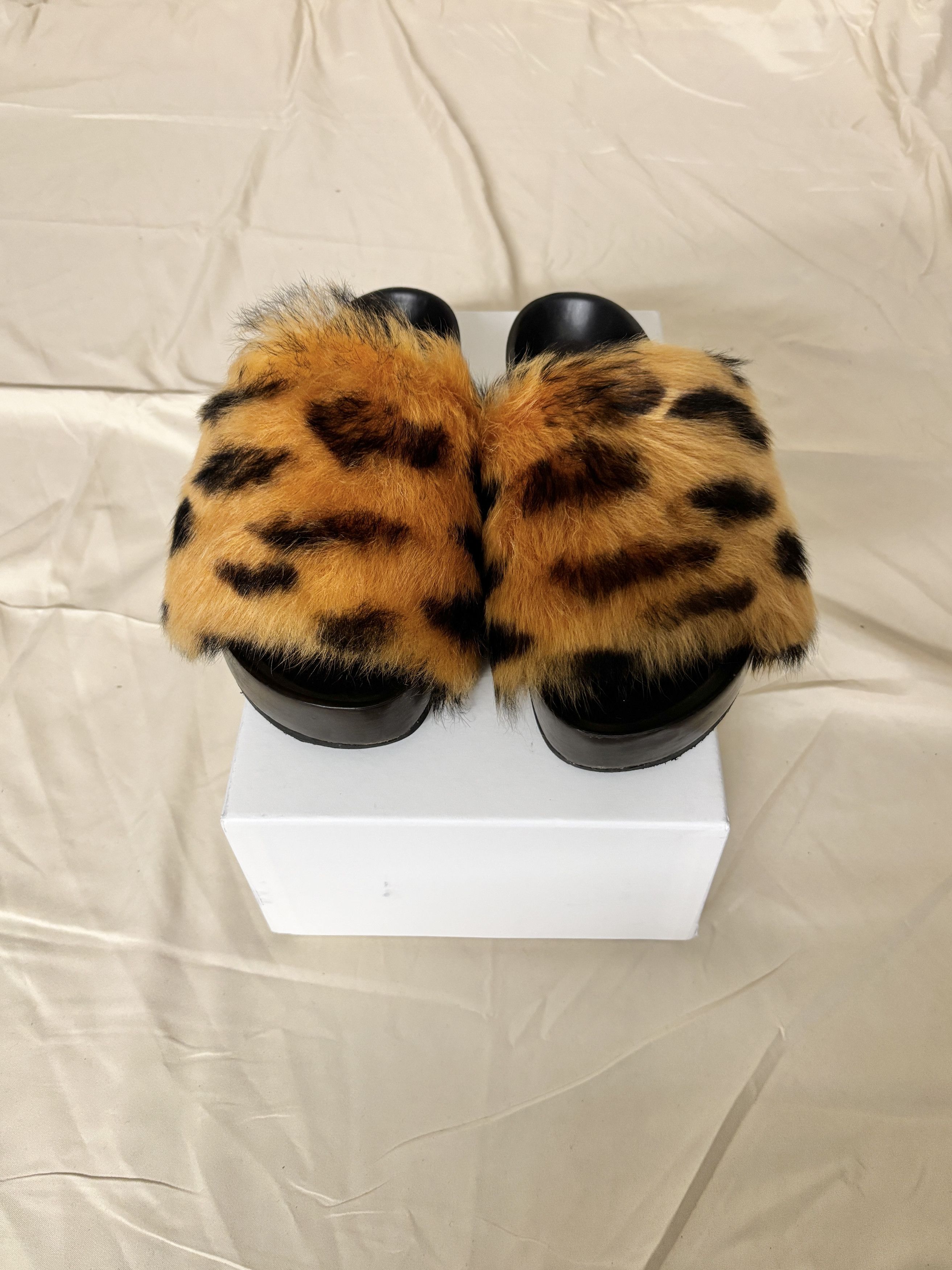 Celine Celine furry slides by Phoebe Philo - NIB sz 37 Size US 7 / IT 37 - 4 Thumbnail