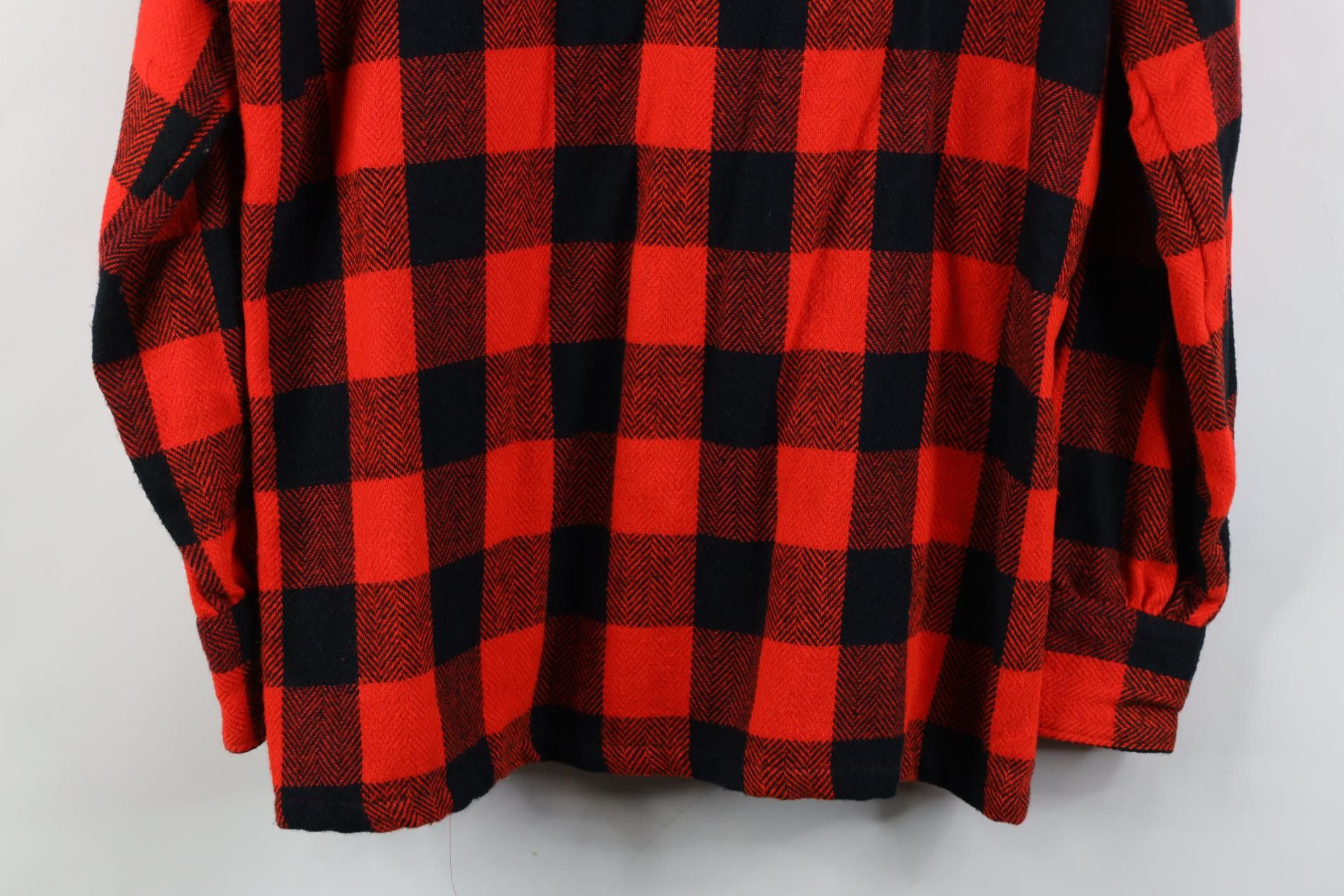Vintage Vintage 70s Streetwear Plaid Knit Board Button Shirt Red Size US S / EU 44-46 / 1 - 14 Thumbnail