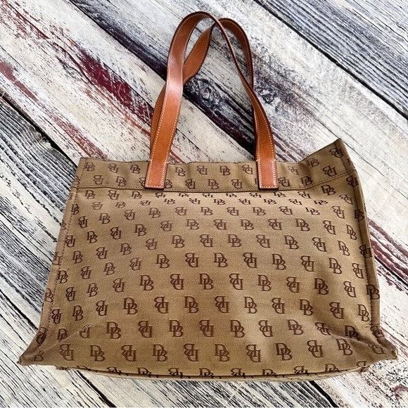 Dooney & Bourke Signature Tan & Brown store Bucket Tote Bag