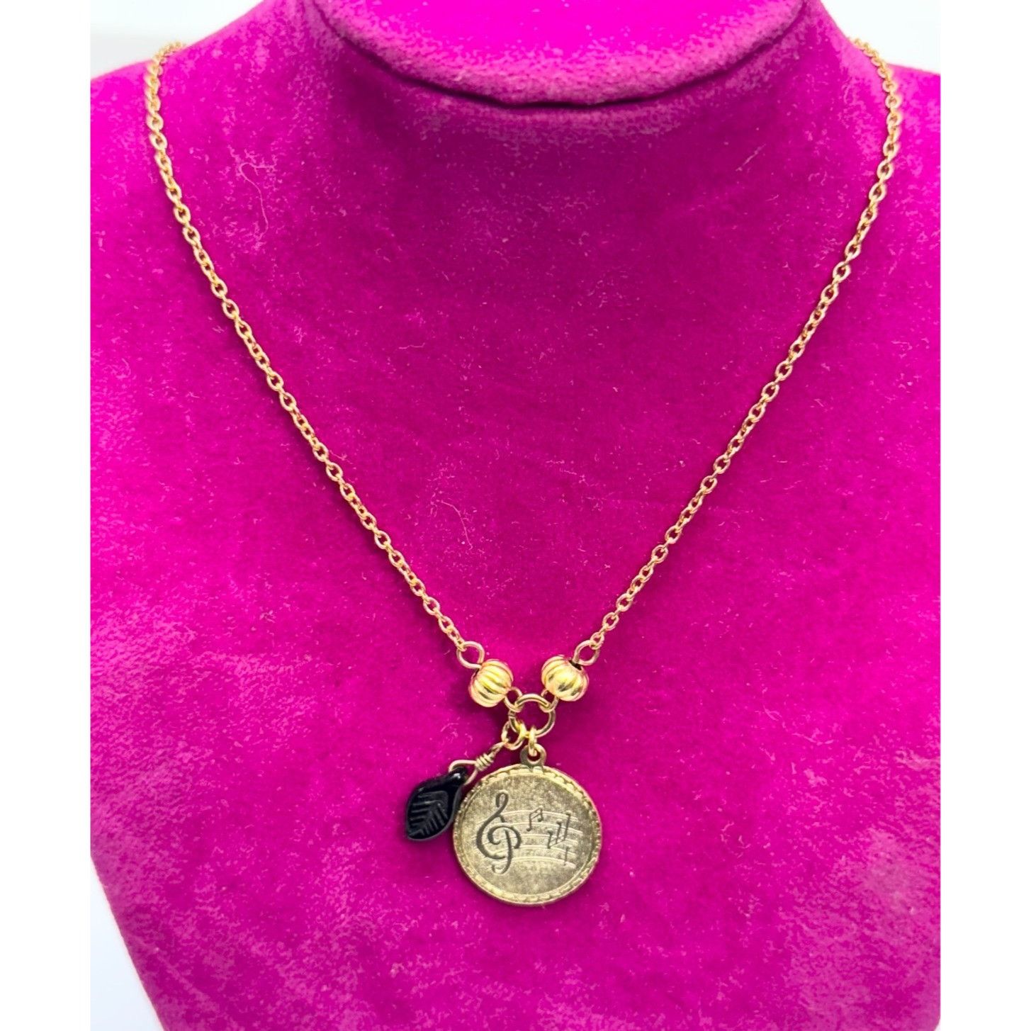 Vintage Vintage musical music note black glass leaf charm necklace Size ONE SIZE - 1 Thumbnail