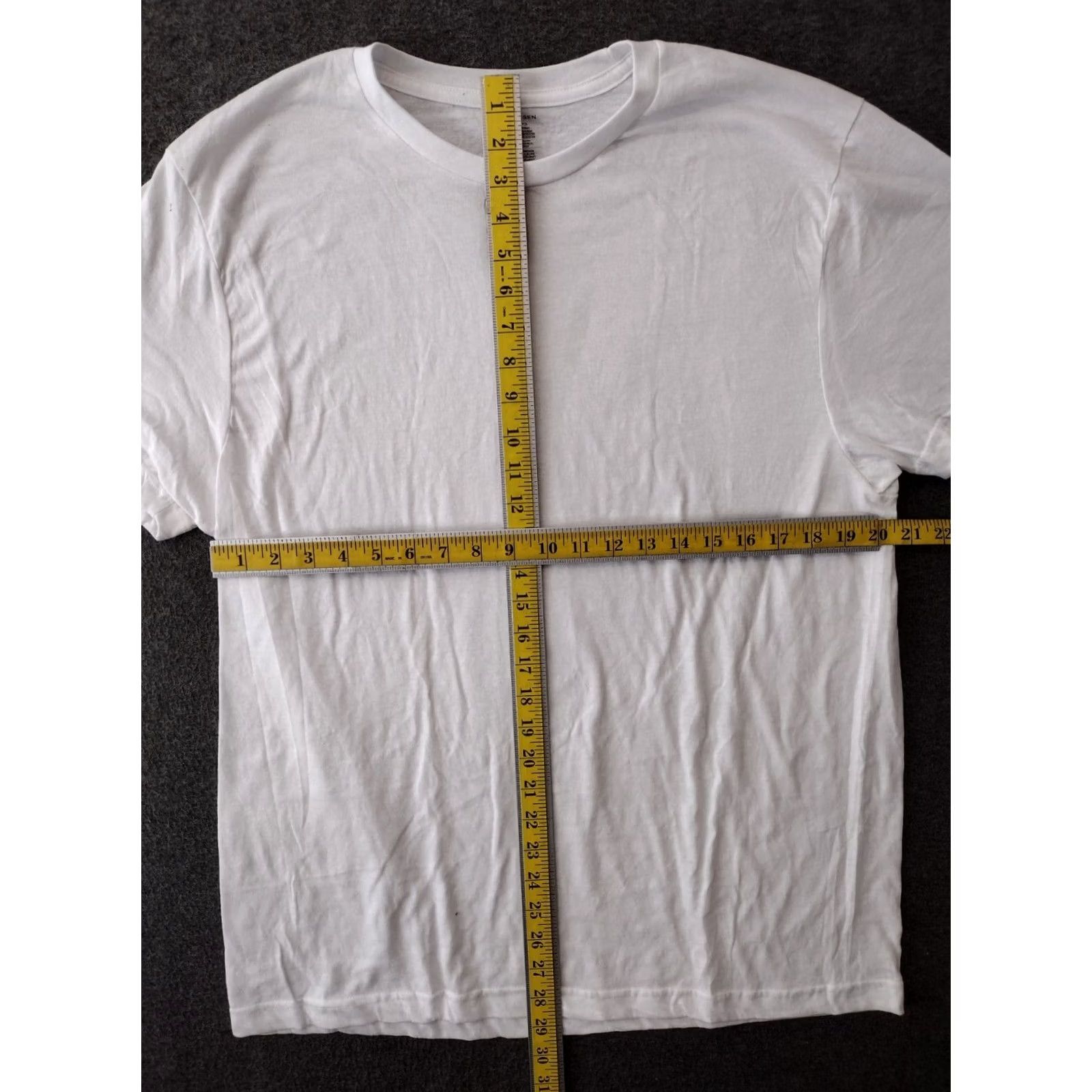 Van Heusen Van Heusen Unissex T-Shirt 3 Pack Shirt XL White Cotton/Polyester Crew Neck Short Sleeve Vintage? Size US XL / EU 56 / 4 - 4 Thumbnail