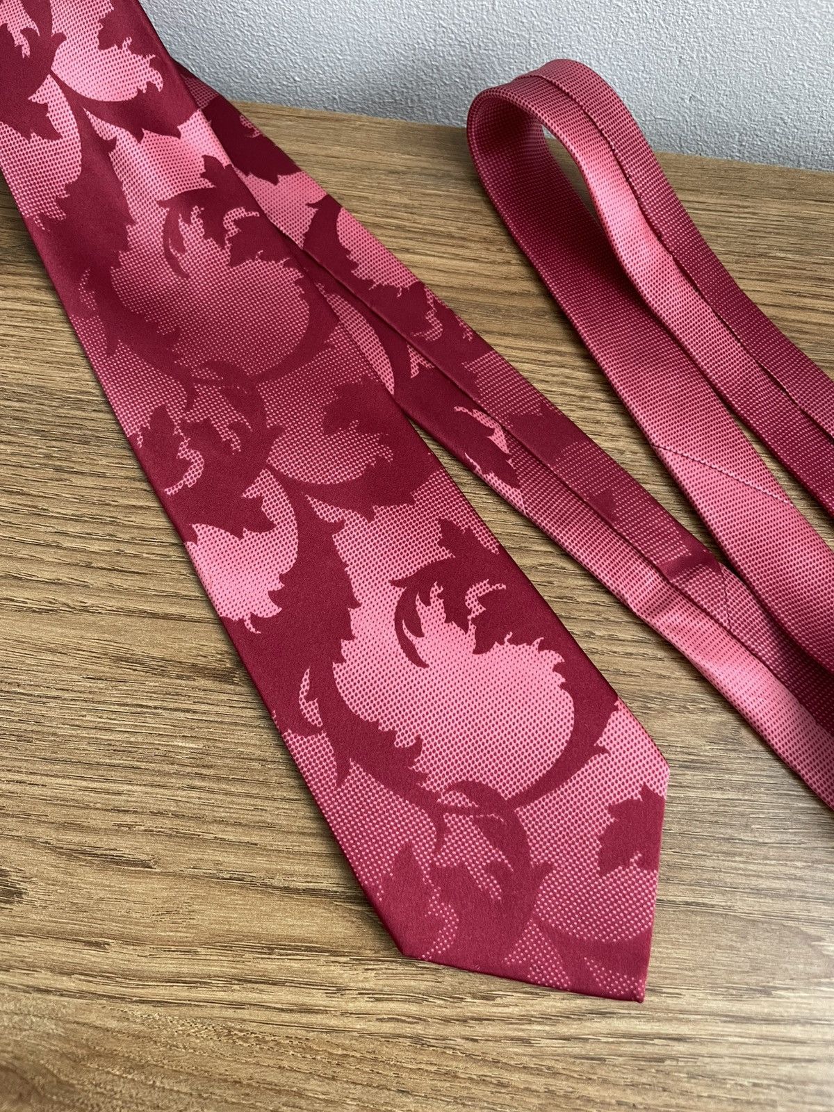 Versace RARE VERSACE Classic Red Silk Tie Printed Logo Abstract Size ONE SIZE - 16 Thumbnail