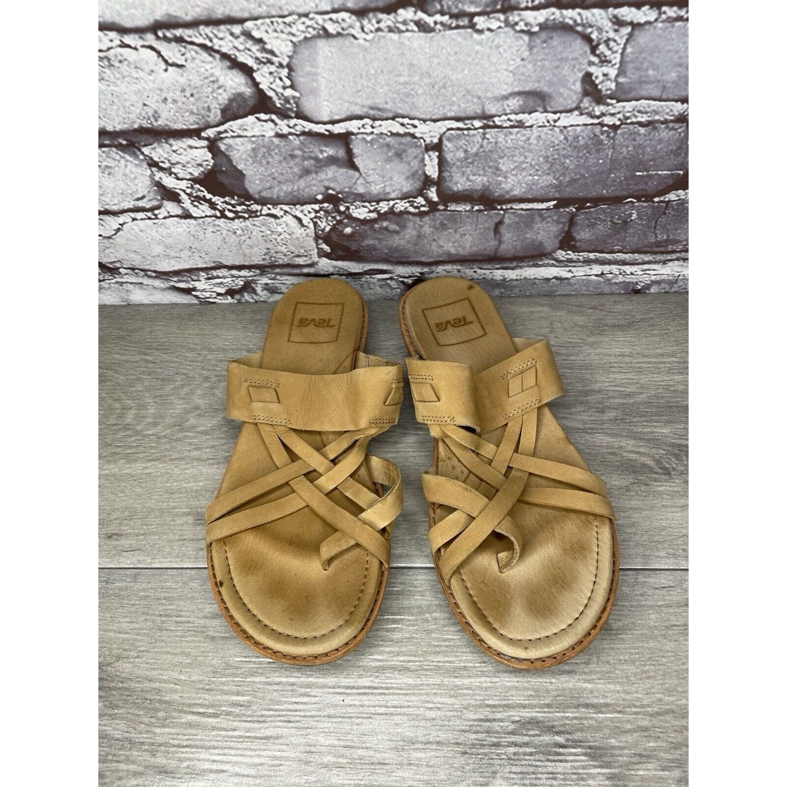 Teva Teva Encanta Tan Brown Leather Casual Toe Slides Sandals Wom Size US 7 / IT 37 - 14 Thumbnail
