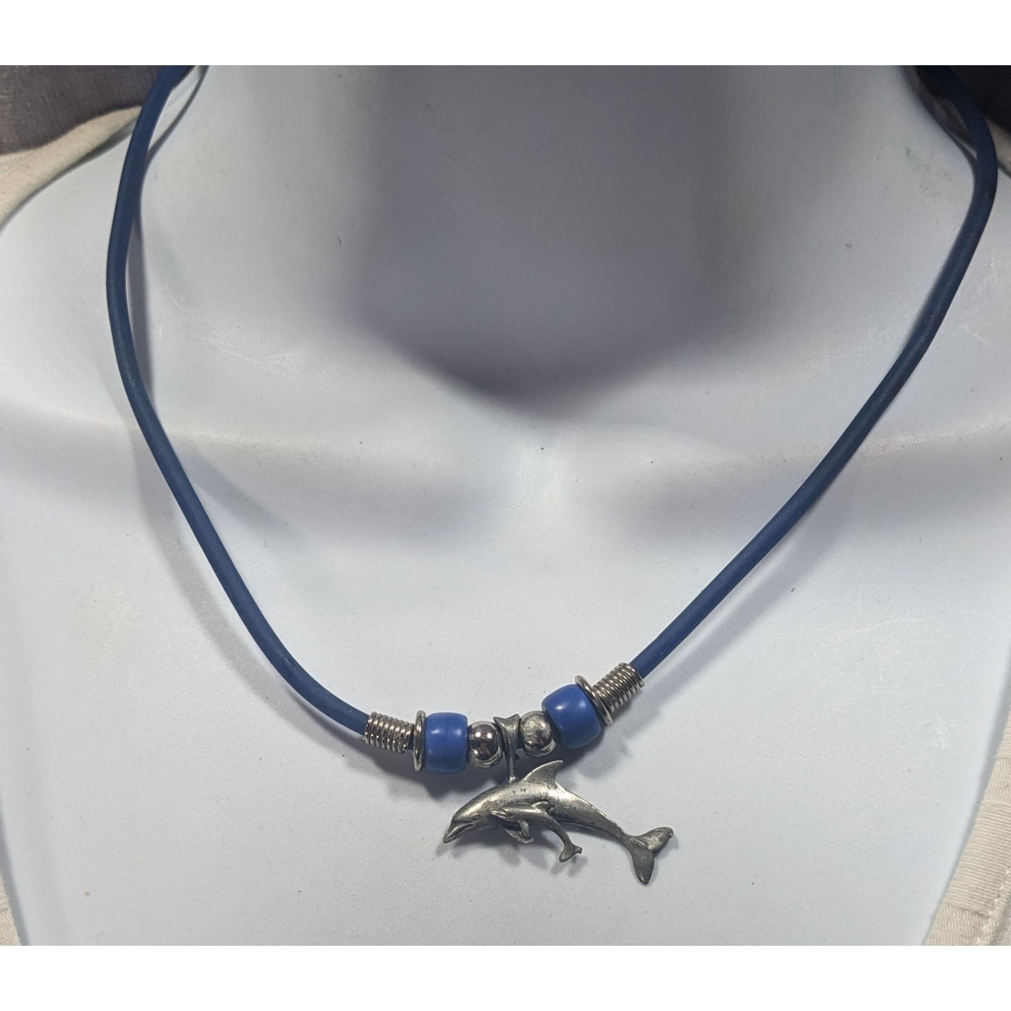 Other Vintage 90s Dolphin Necklace Silver Tone On Blue Rubbery Cor Size ONE SIZE - 4 Thumbnail
