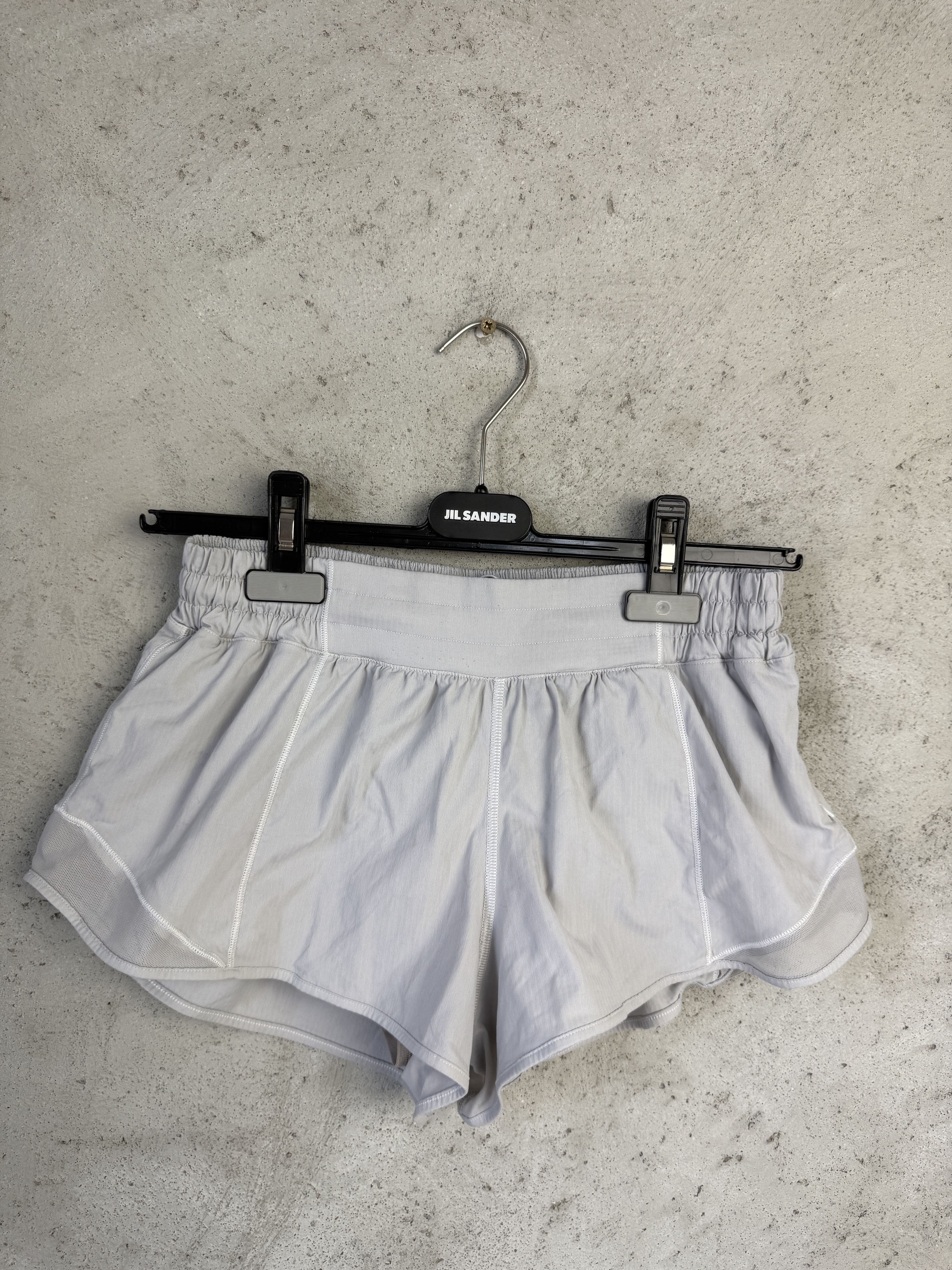 Lululemon Lululemon Hotty Hot shorts sport gym yoga pilates Size 30" / US 8 / IT 44 - 2 Thumbnail